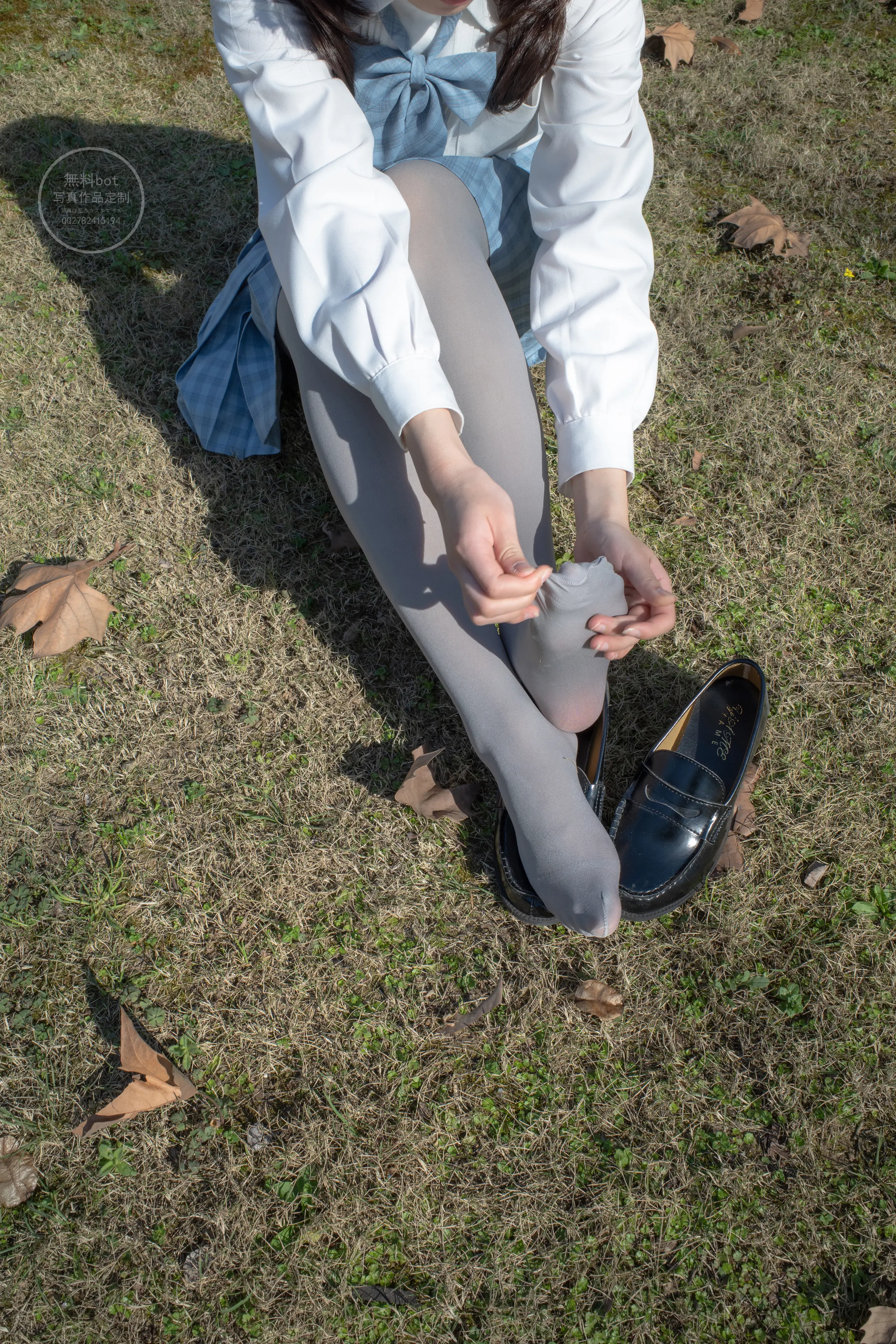 森萝财团 有料 小香 户外公园里的JK制服灰丝美腿 [100P]