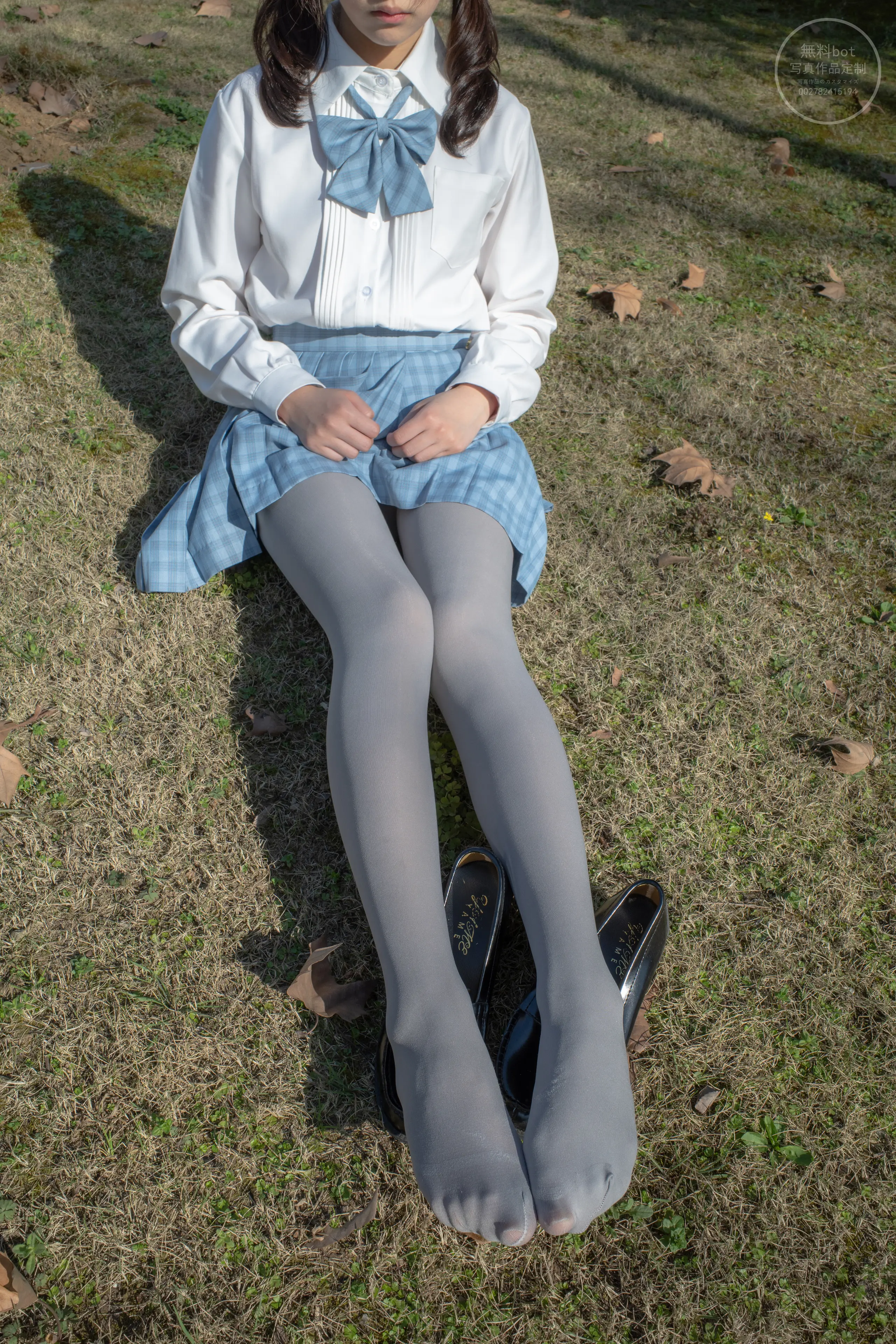 森萝财团 有料 小香 户外公园里的JK制服灰丝美腿 [100P]