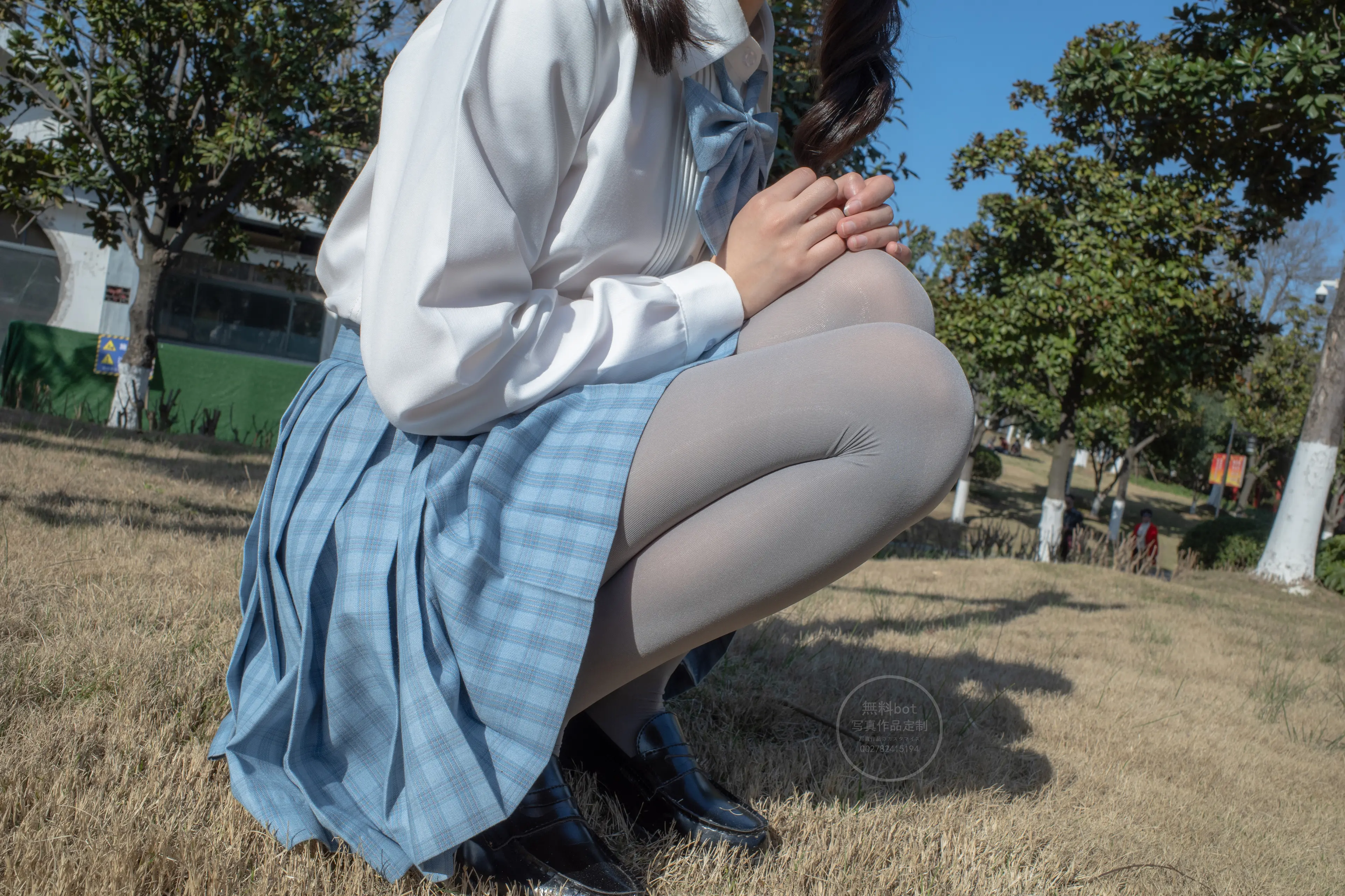 森萝财团 有料 小香 户外公园里的JK制服灰丝美腿 [100P]