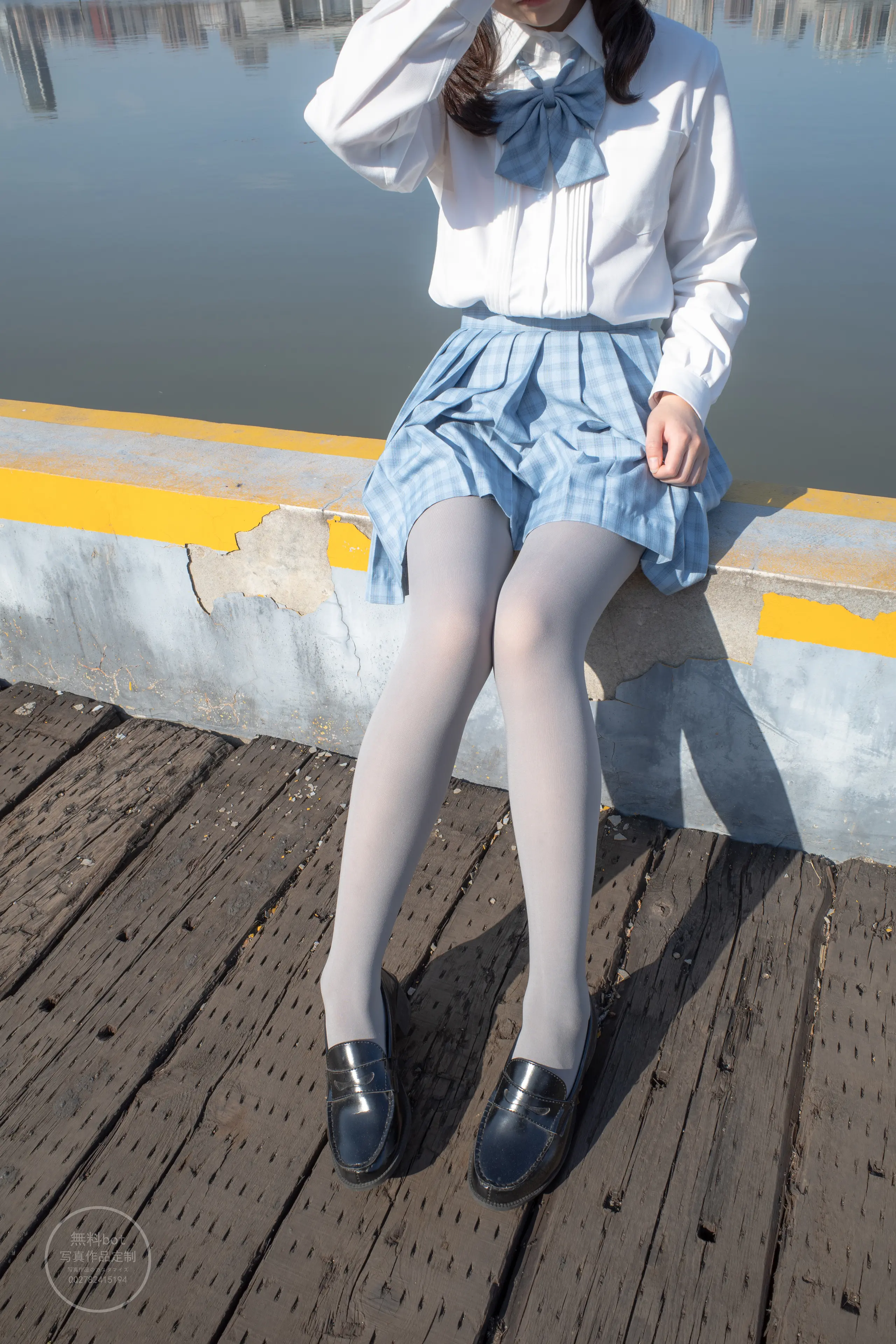 森萝财团 有料 小香 户外公园里的JK制服灰丝美腿 [100P]