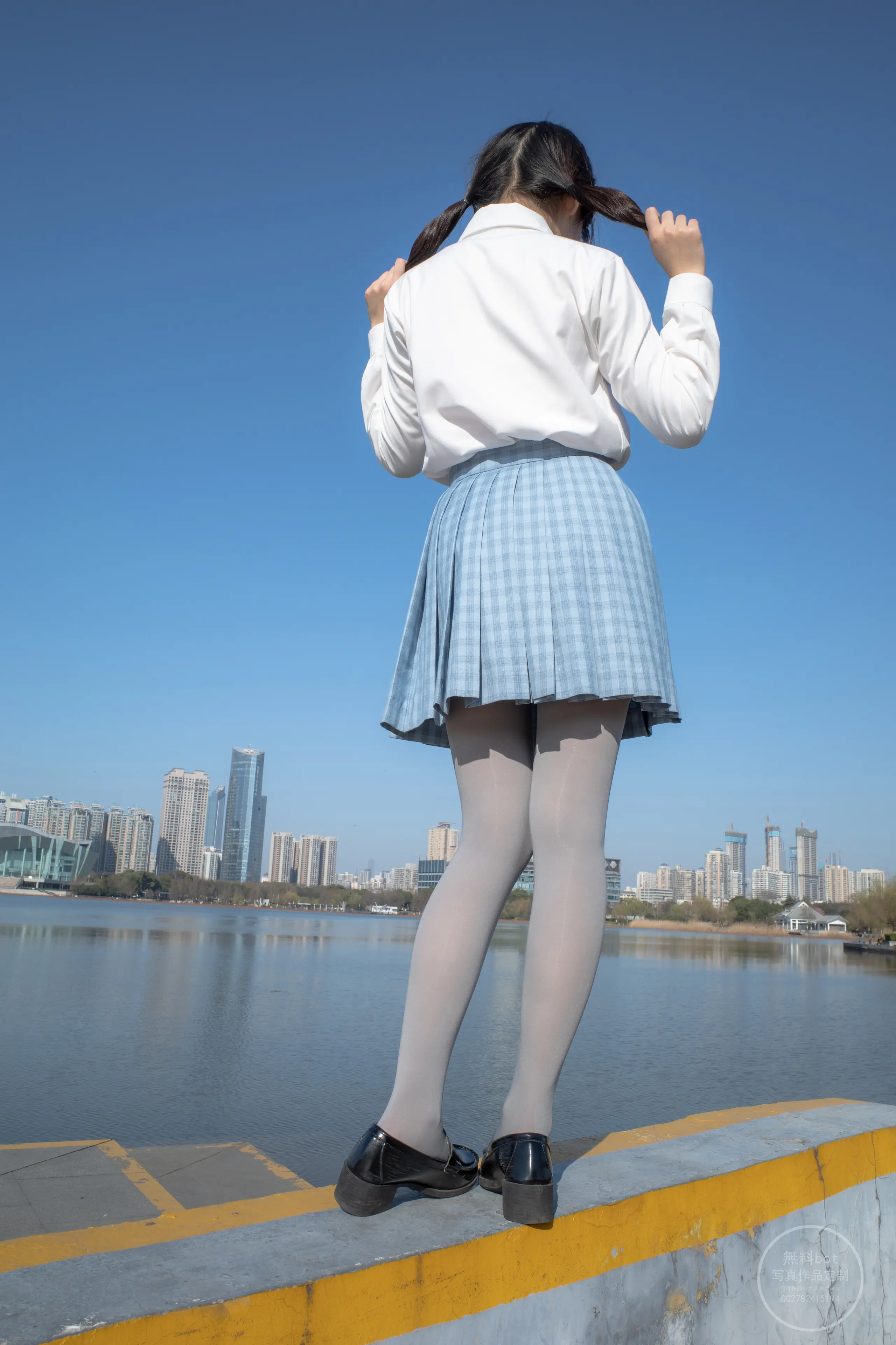 森萝财团 有料 小香 户外公园里的JK制服灰丝美腿 [100P]