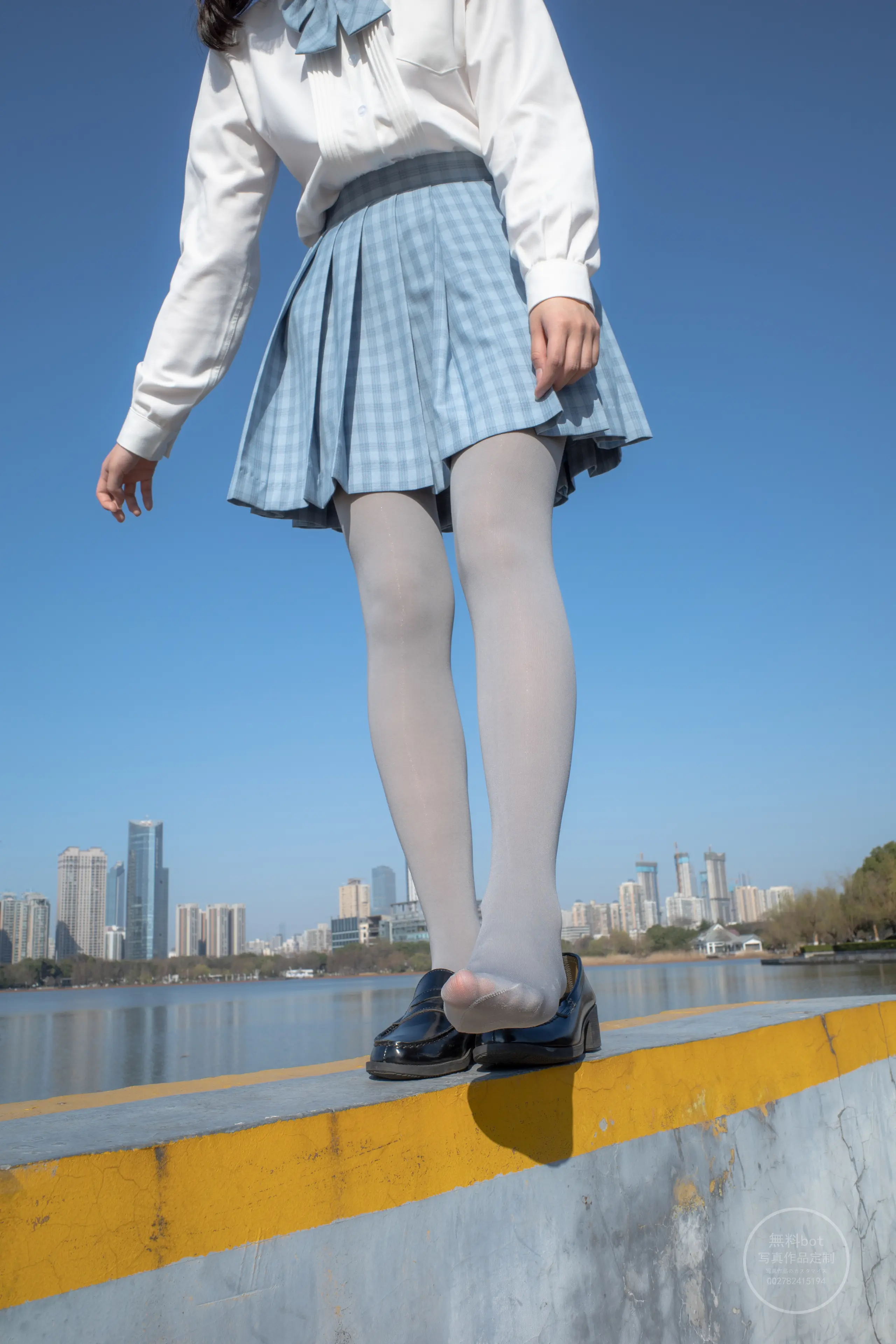 森萝财团 有料 小香 户外公园里的JK制服灰丝美腿 [100P]