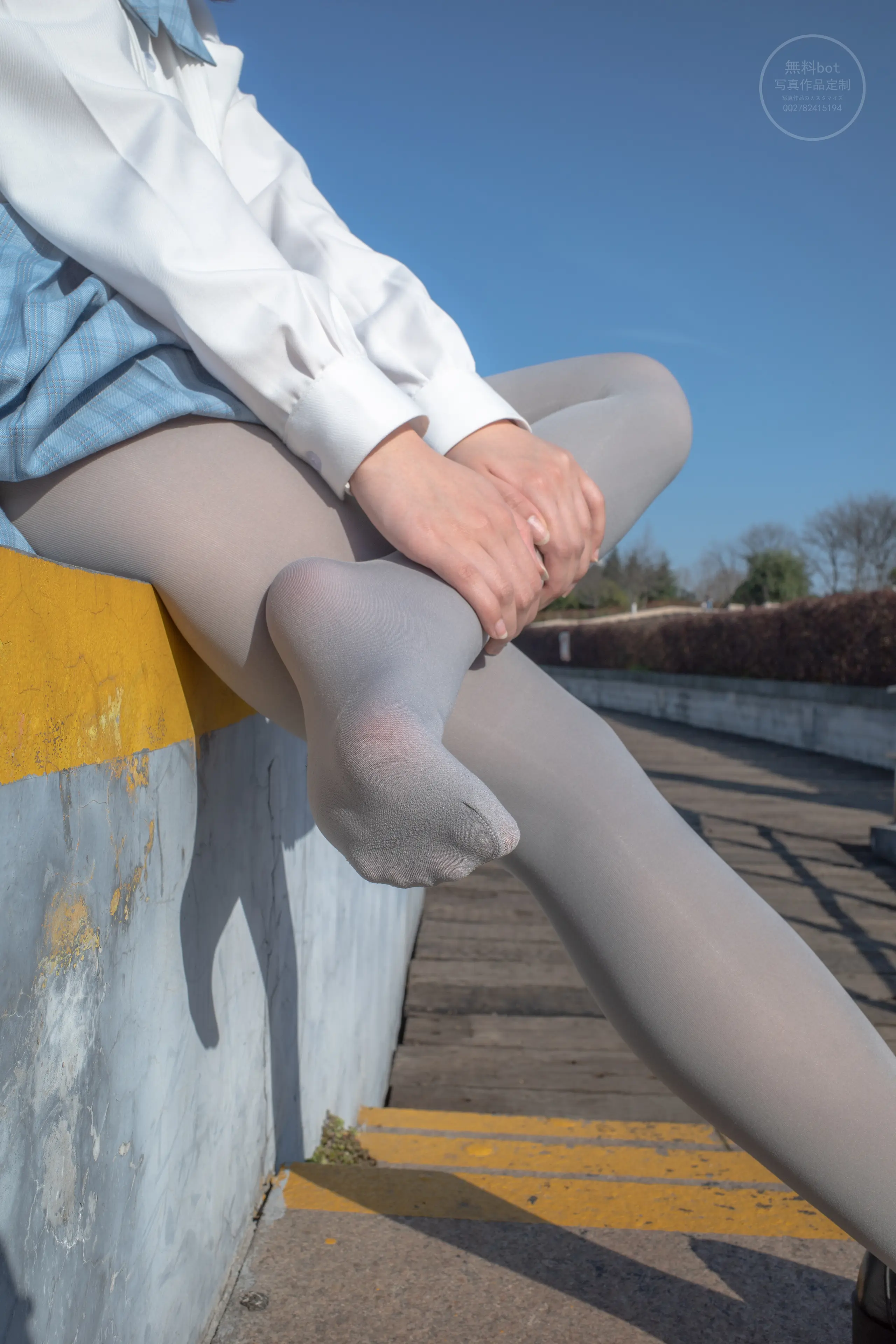 森萝财团 有料 小香 户外公园里的JK制服灰丝美腿 [100P]