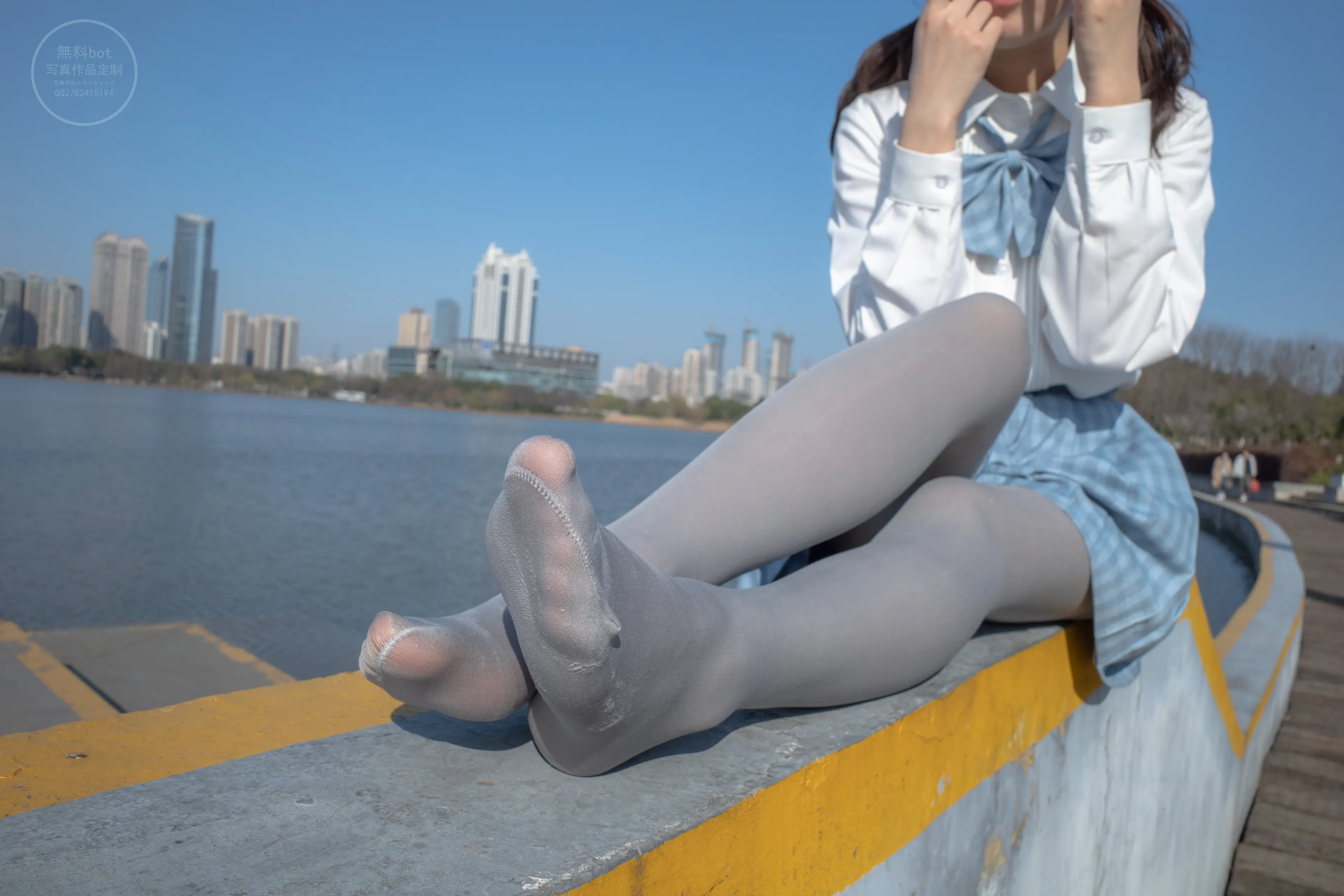 森萝财团 有料 小香 户外公园里的JK制服灰丝美腿 [100P]