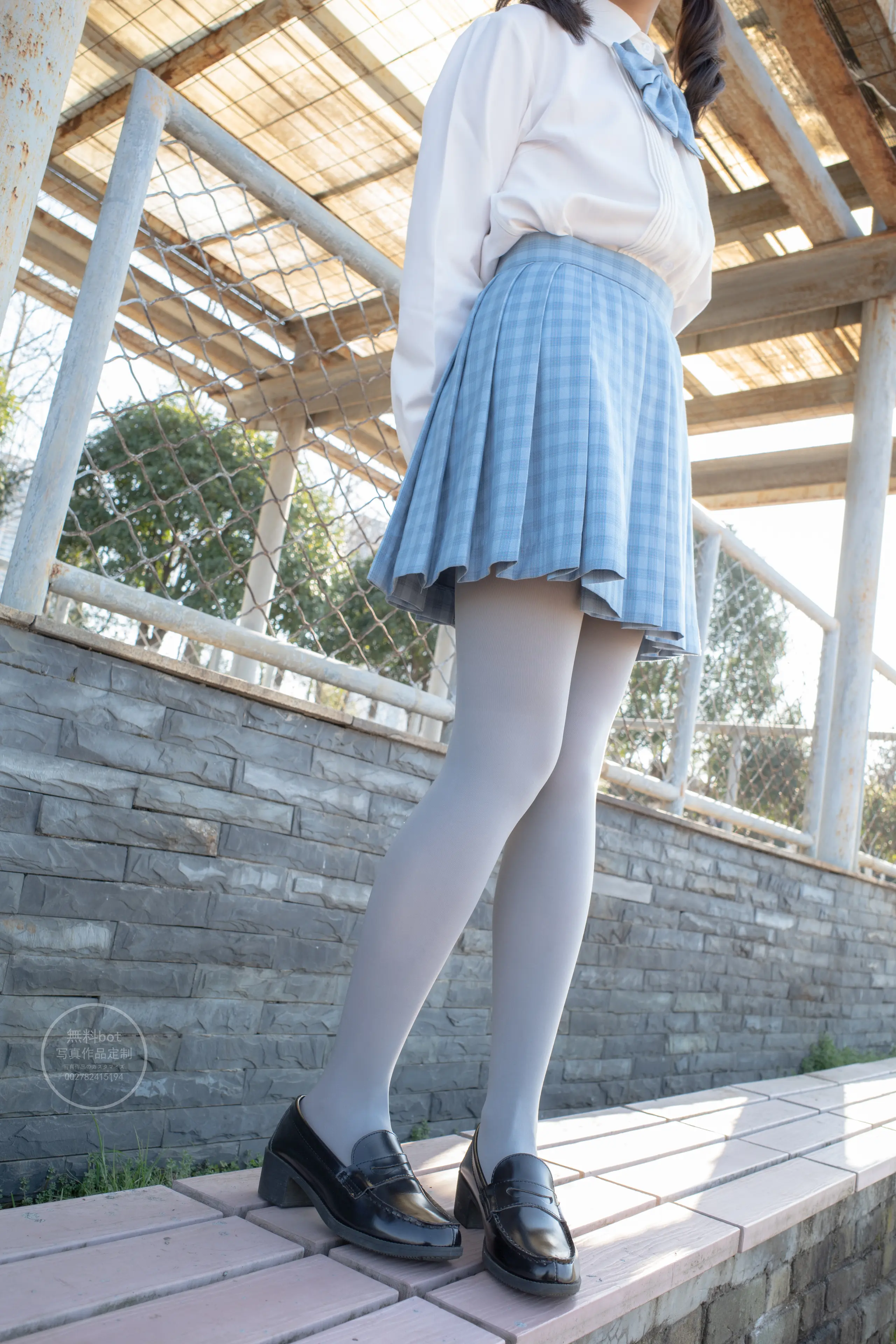 森萝财团 有料 小香 户外公园里的JK制服灰丝美腿 [100P]