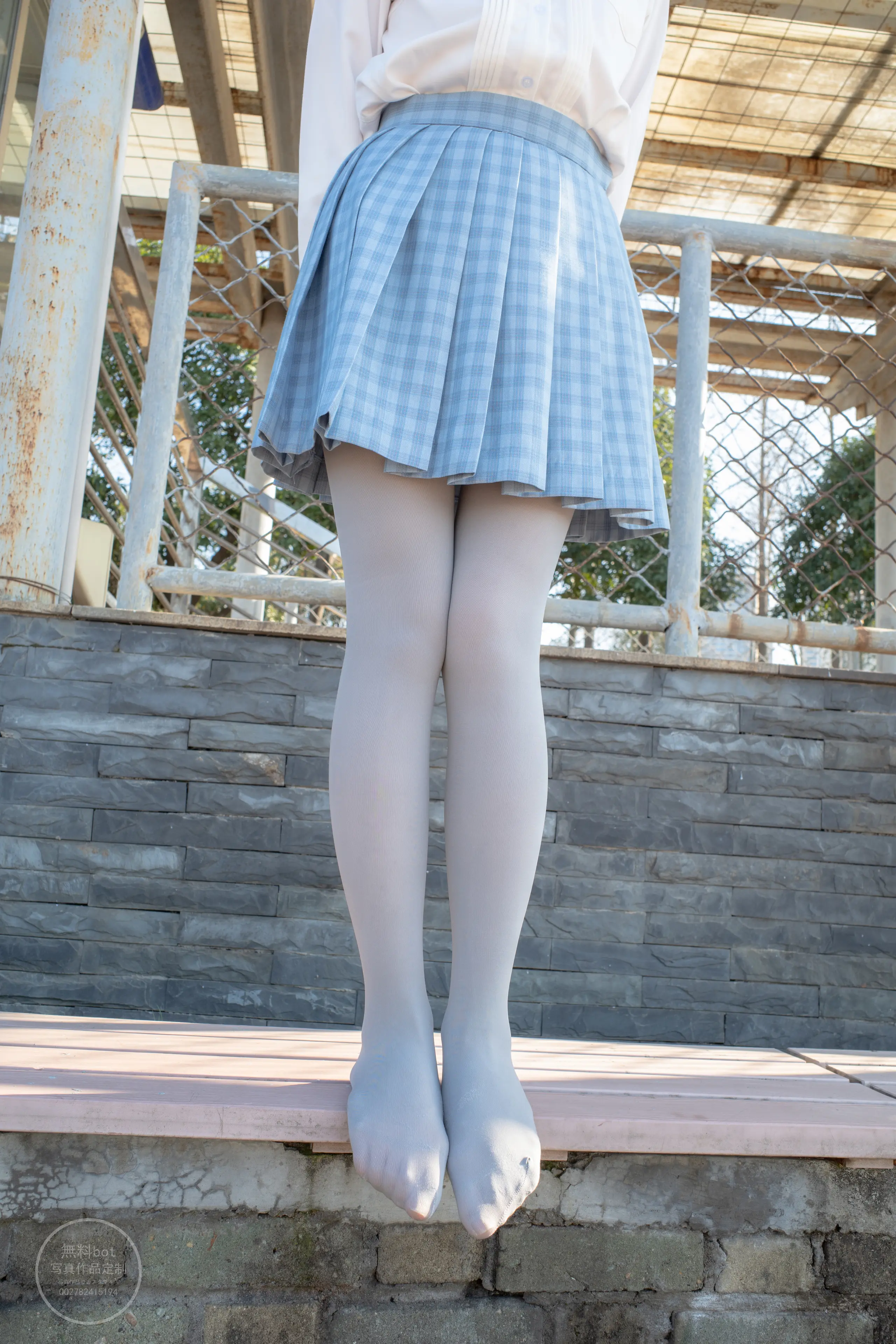 森萝财团 有料 小香 户外公园里的JK制服灰丝美腿 [100P]