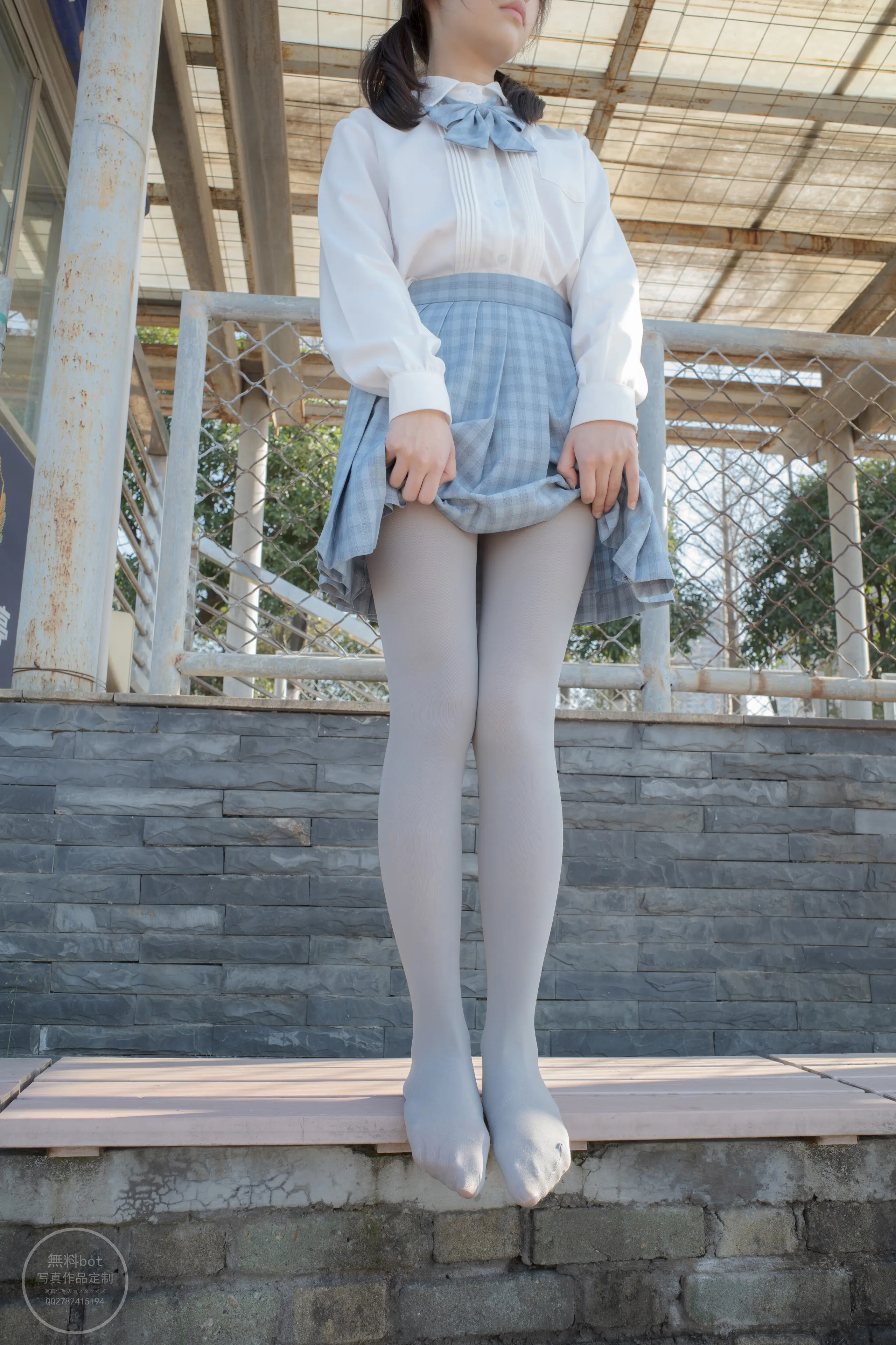 森萝财团 有料 小香 户外公园里的JK制服灰丝美腿 [100P]