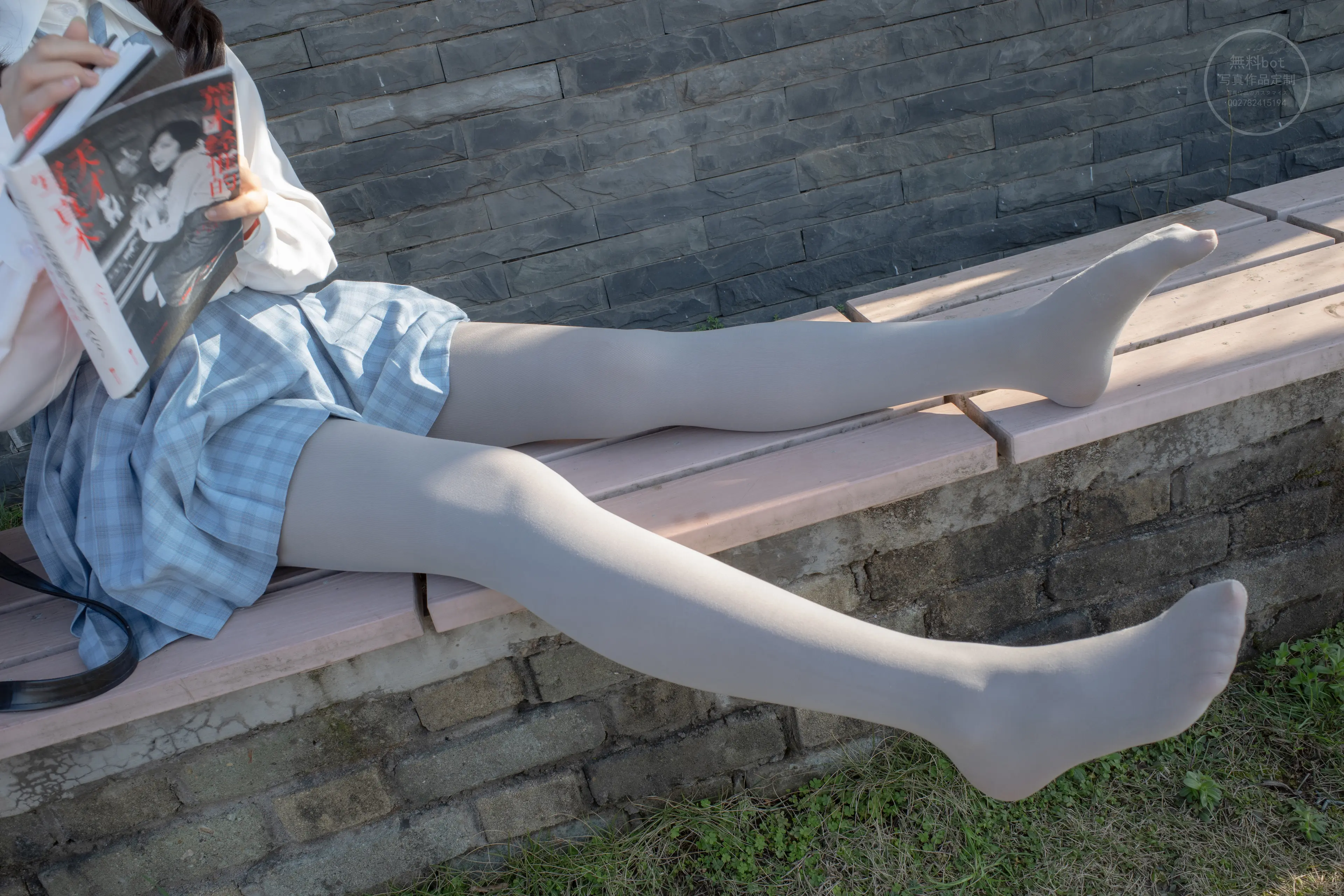 森萝财团 有料 小香 户外公园里的JK制服灰丝美腿 [100P]