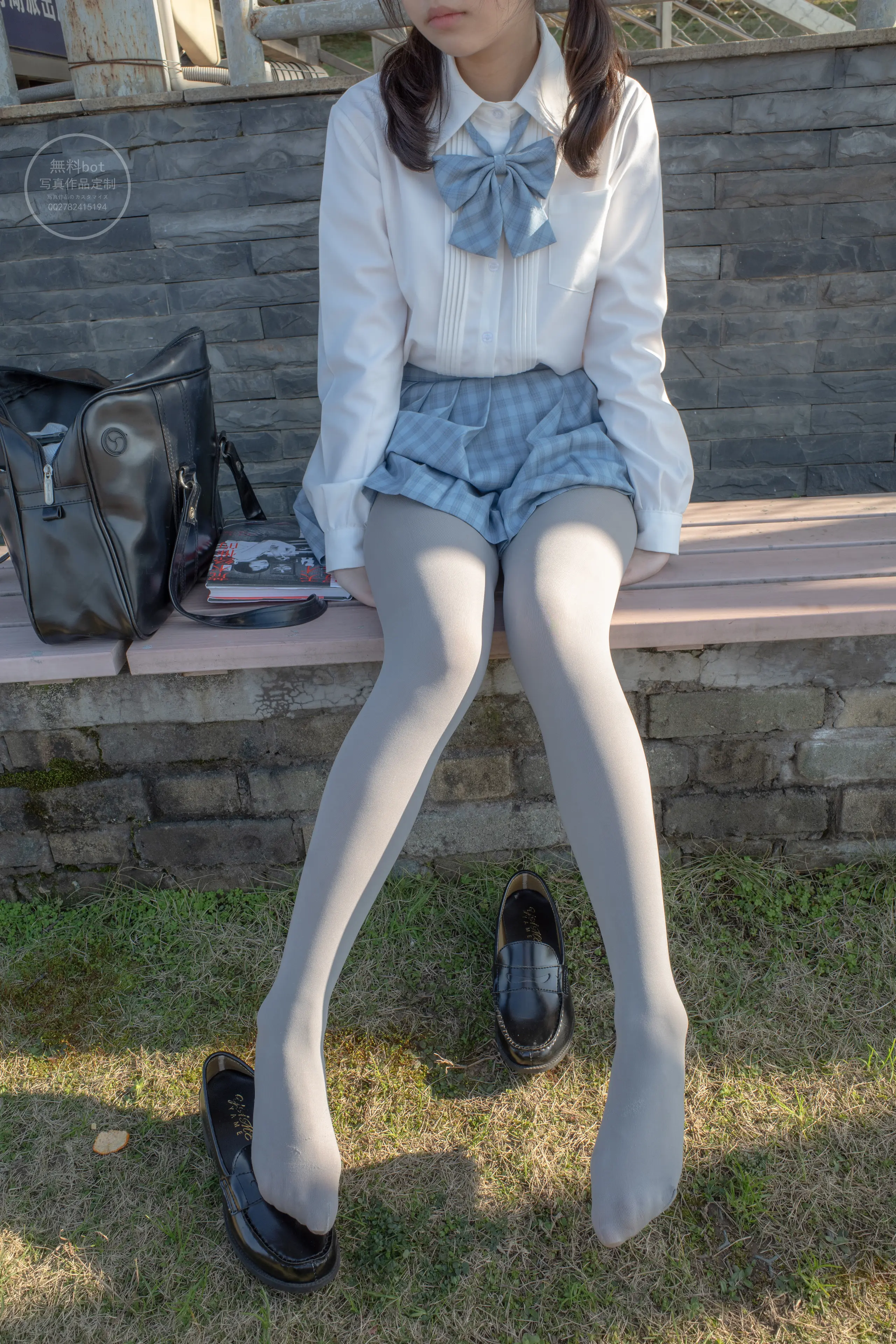 森萝财团 有料 小香 户外公园里的JK制服灰丝美腿 [100P]