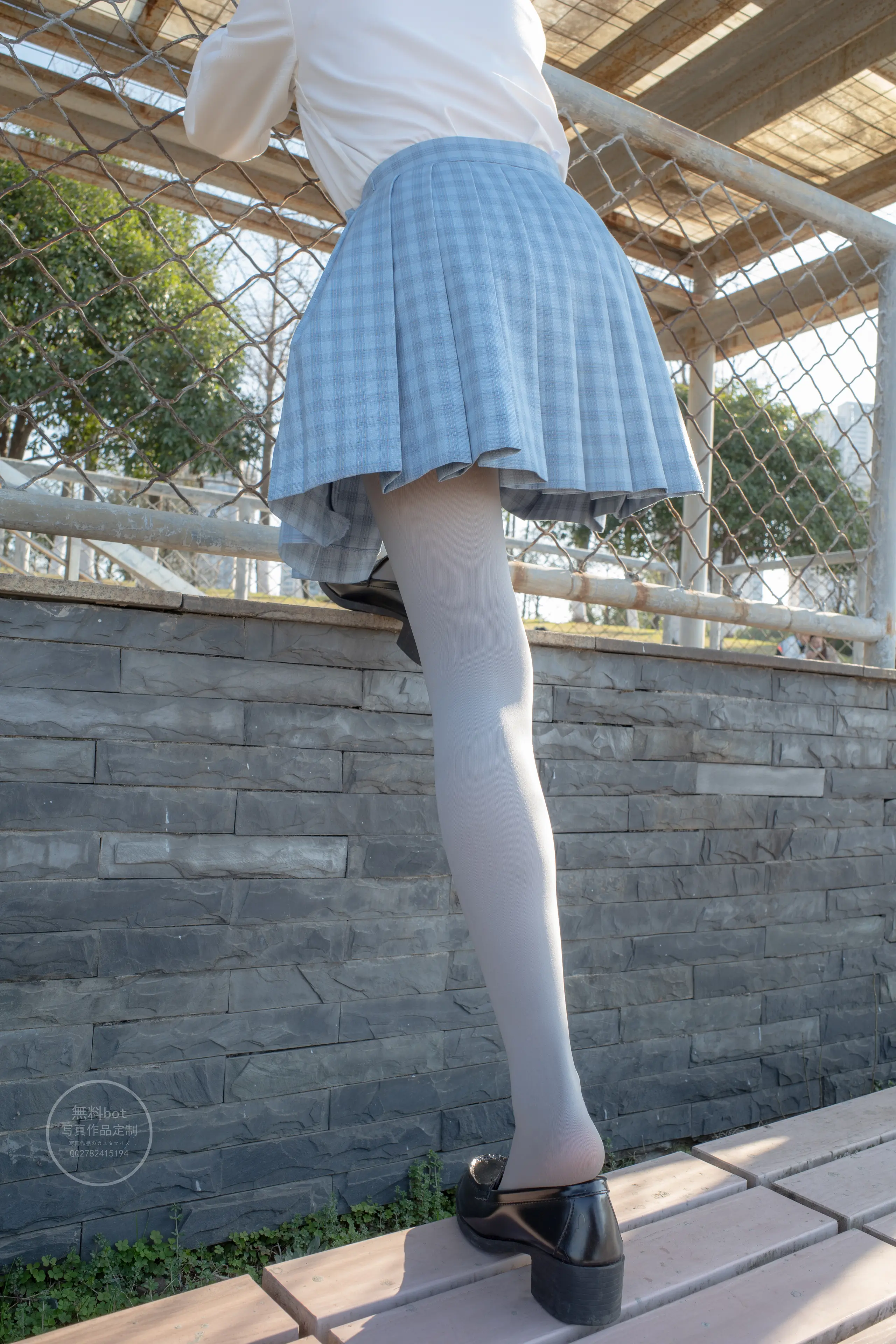 森萝财团 有料 小香 户外公园里的JK制服灰丝美腿 [100P]