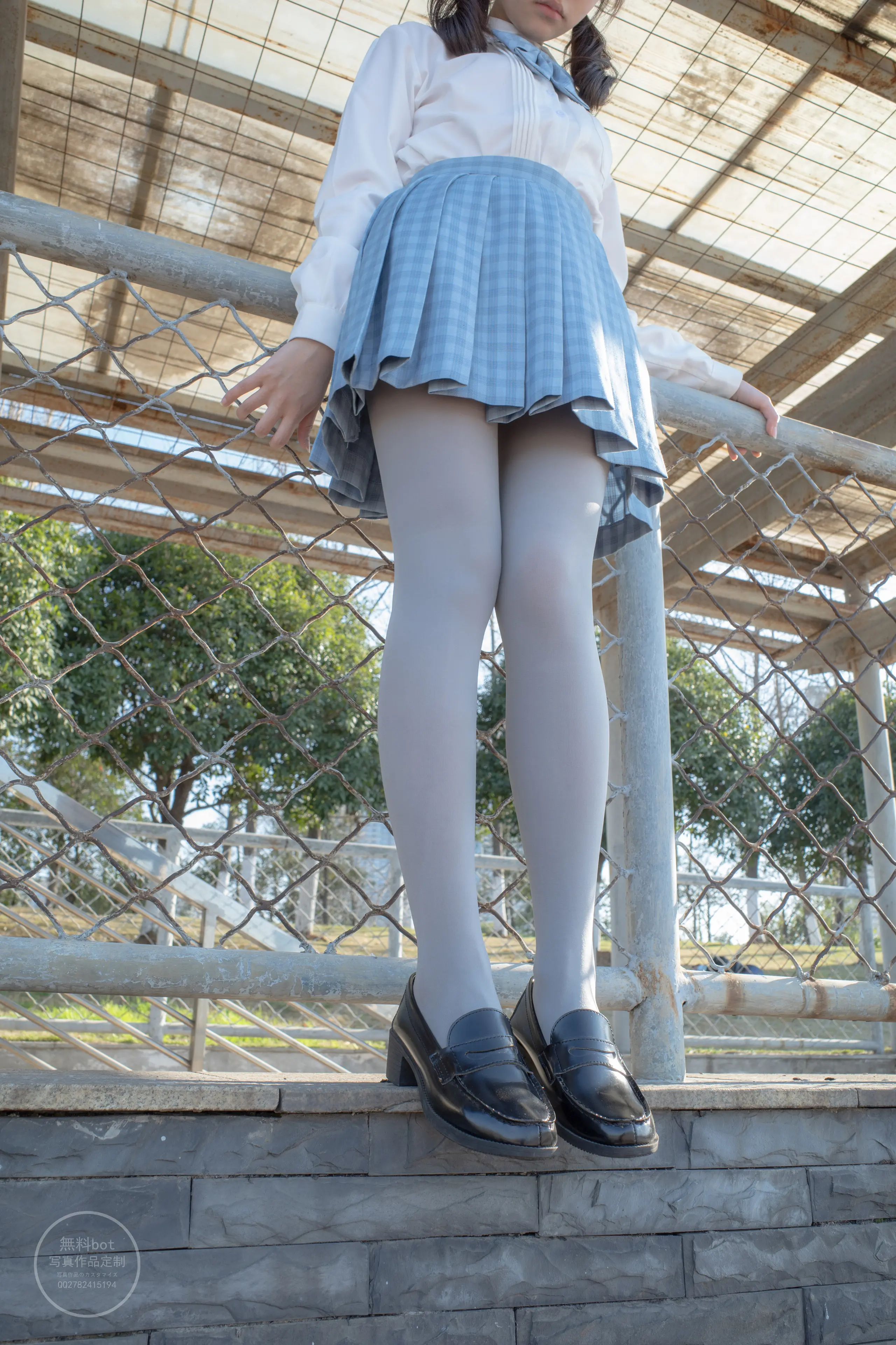 森萝财团 有料 小香 户外公园里的JK制服灰丝美腿 [100P]