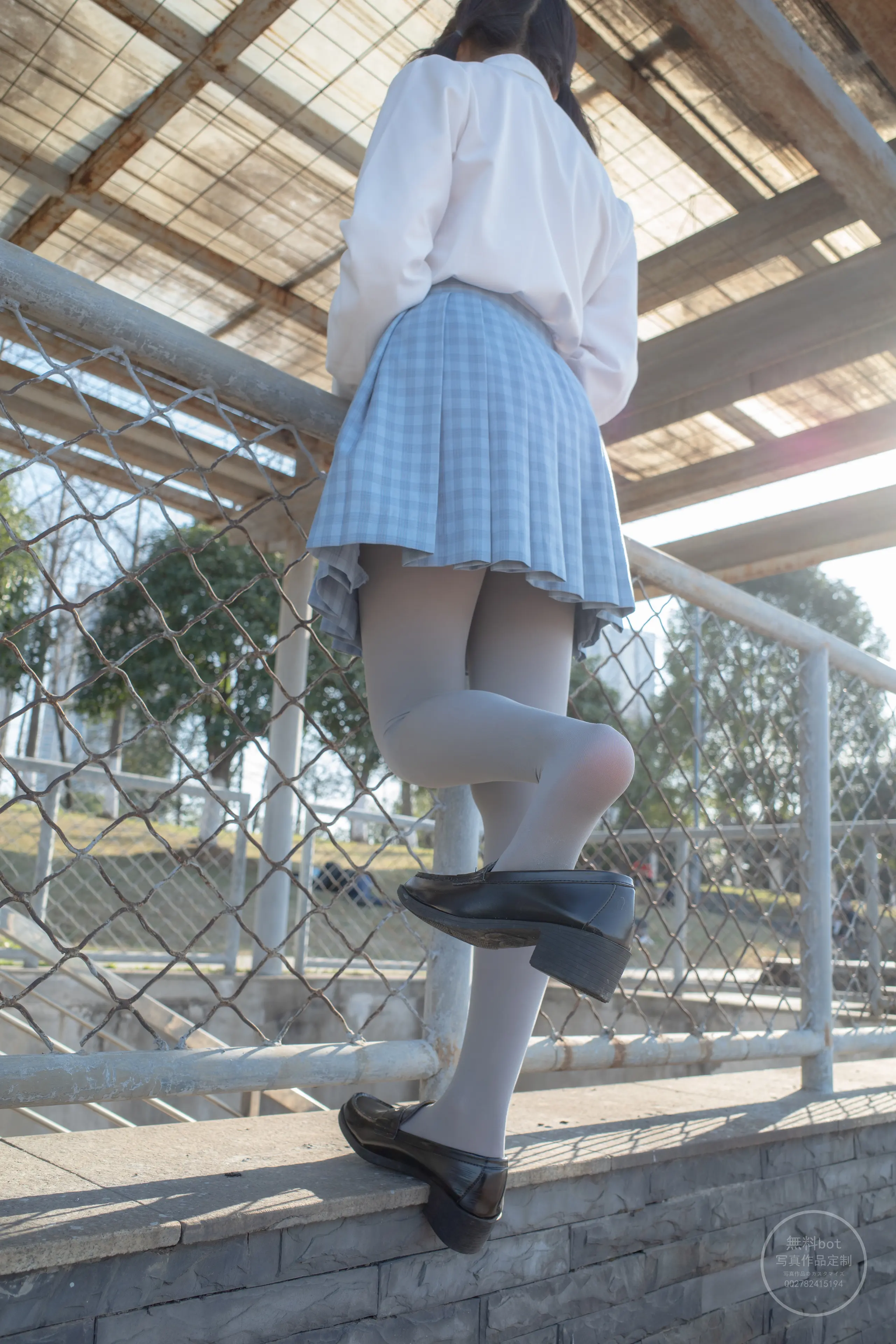 森萝财团 有料 小香 户外公园里的JK制服灰丝美腿 [100P]