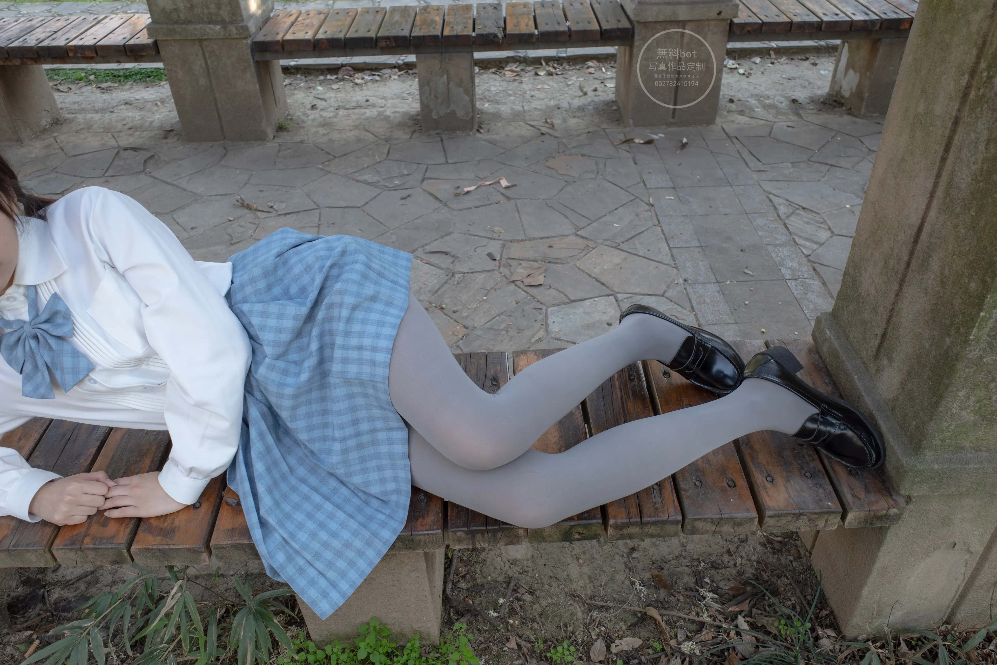 森萝财团 有料 小香 户外公园里的JK制服灰丝美腿 [100P]