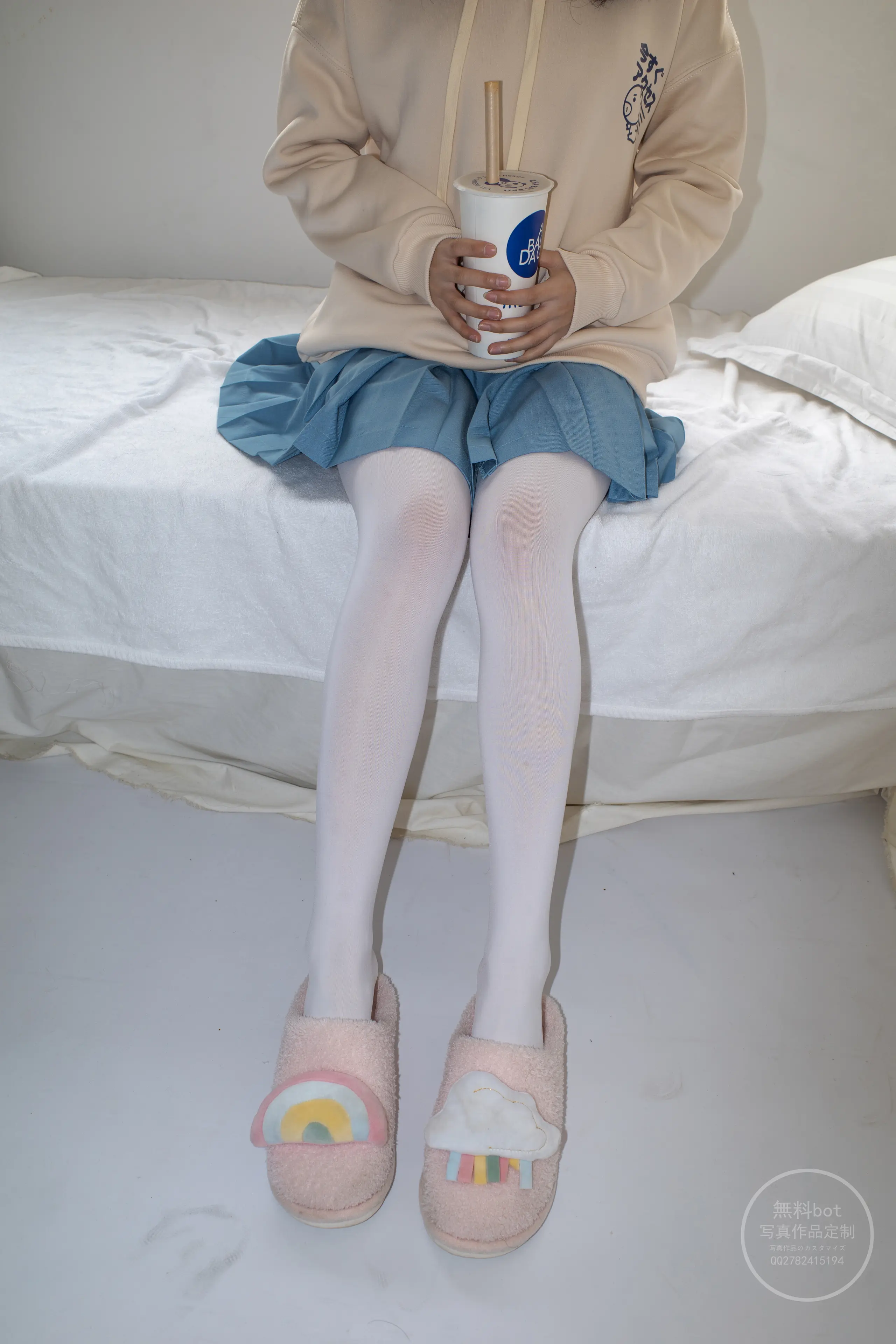 森萝财团 有料 小香 阴暗小房间里的白丝双马尾萝莉 [84P]