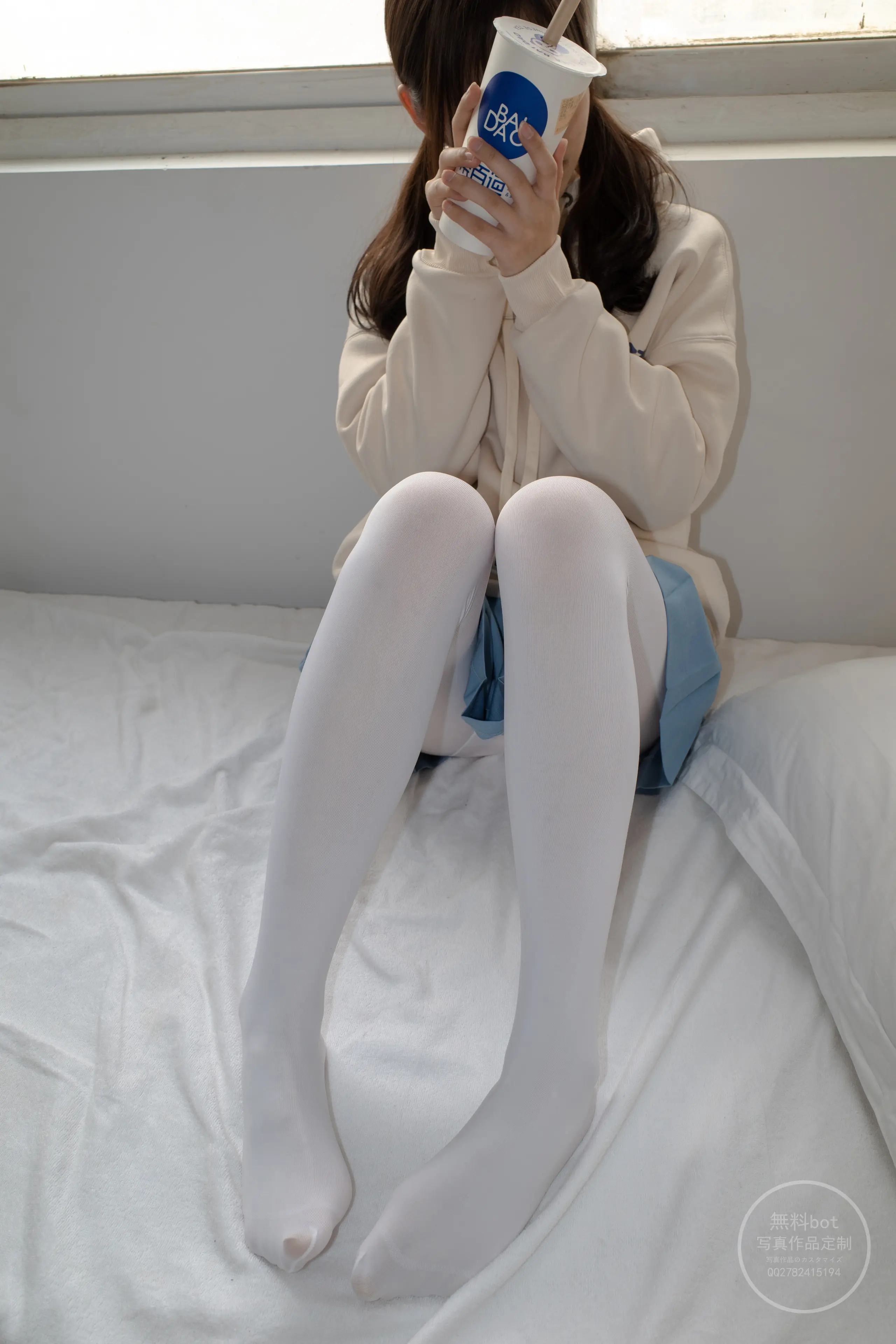 森萝财团 有料 小香 阴暗小房间里的白丝双马尾萝莉 [84P]