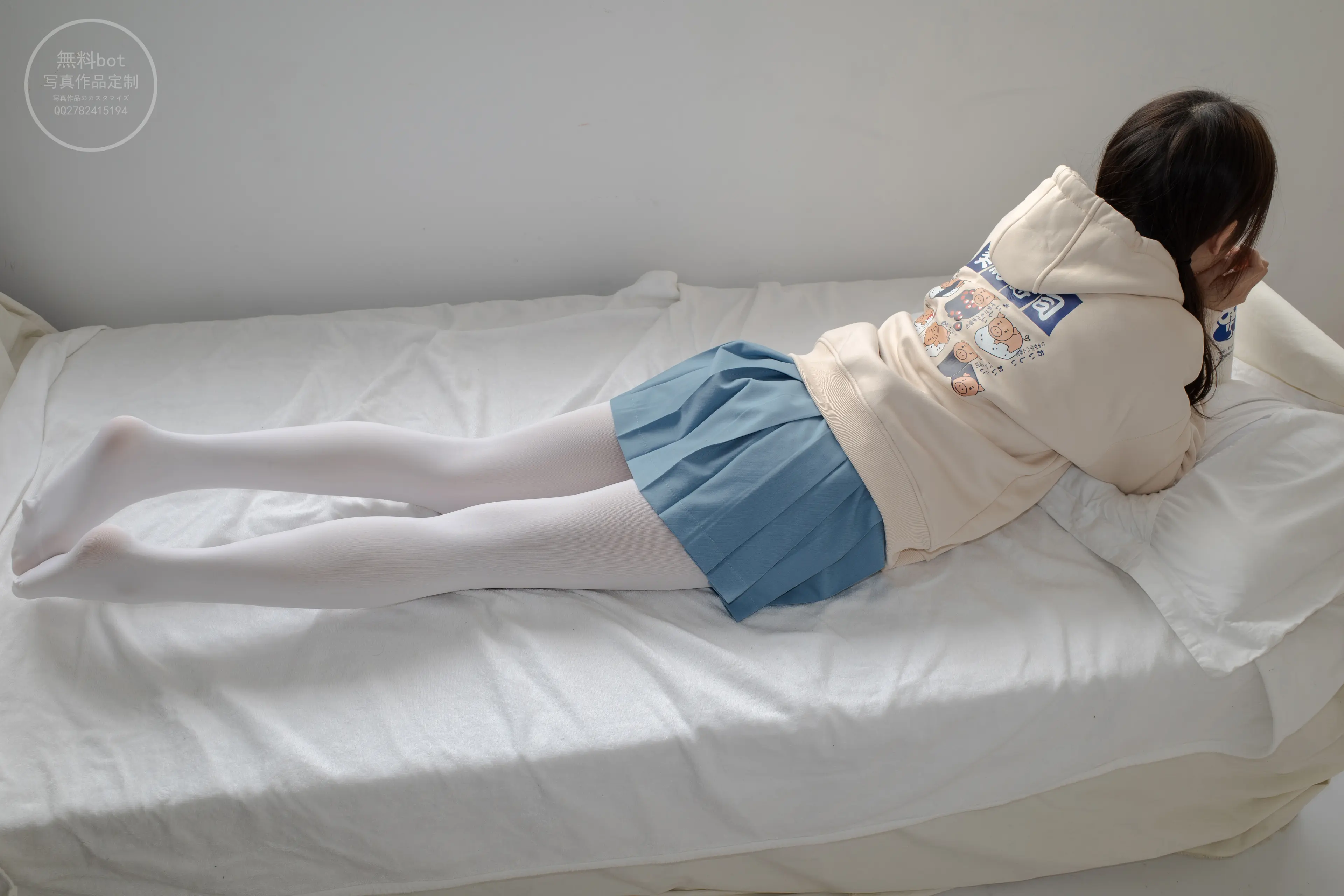 森萝财团 有料 小香 阴暗小房间里的白丝双马尾萝莉 [84P]