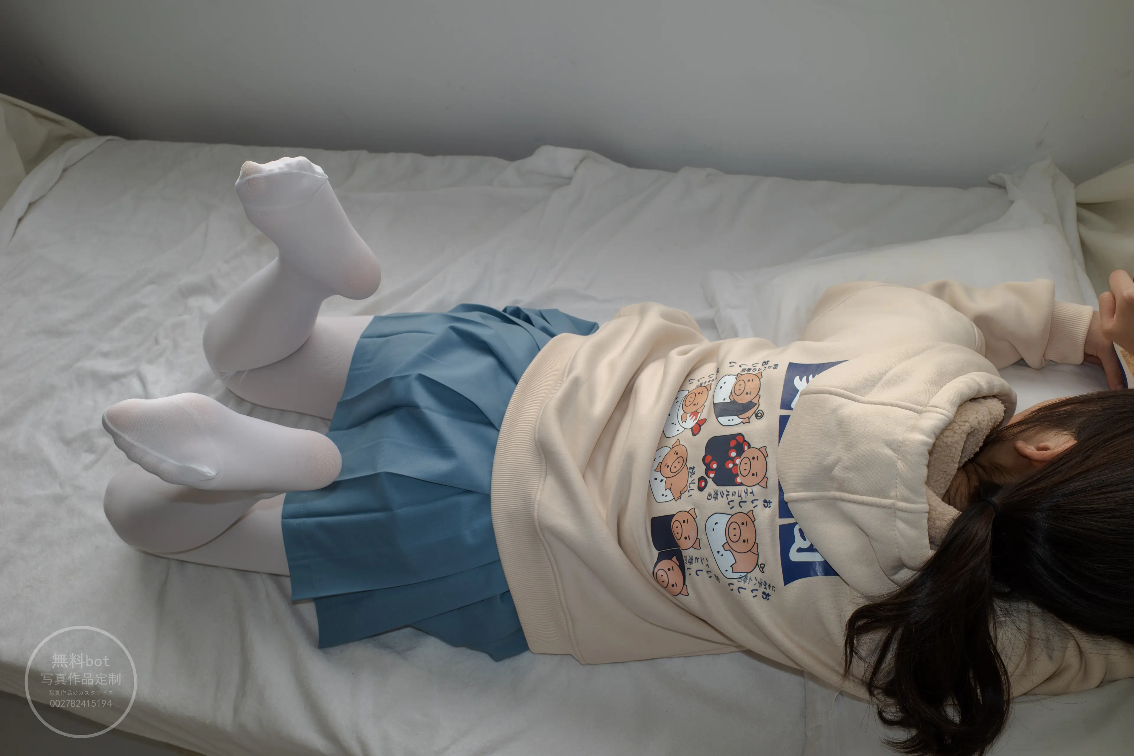 森萝财团 有料 小香 阴暗小房间里的白丝双马尾萝莉 [84P]