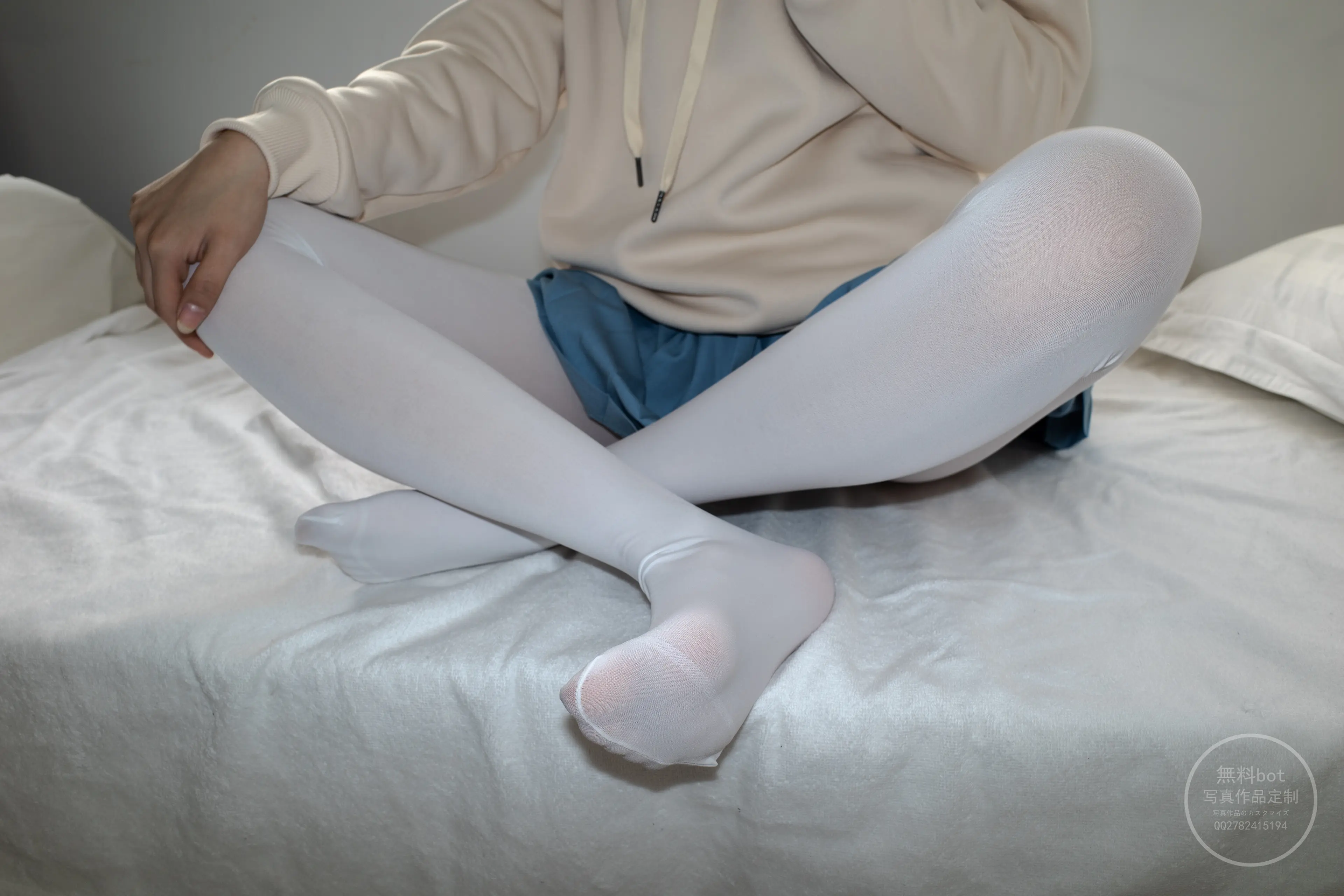 森萝财团 有料 小香 阴暗小房间里的白丝双马尾萝莉 [84P]