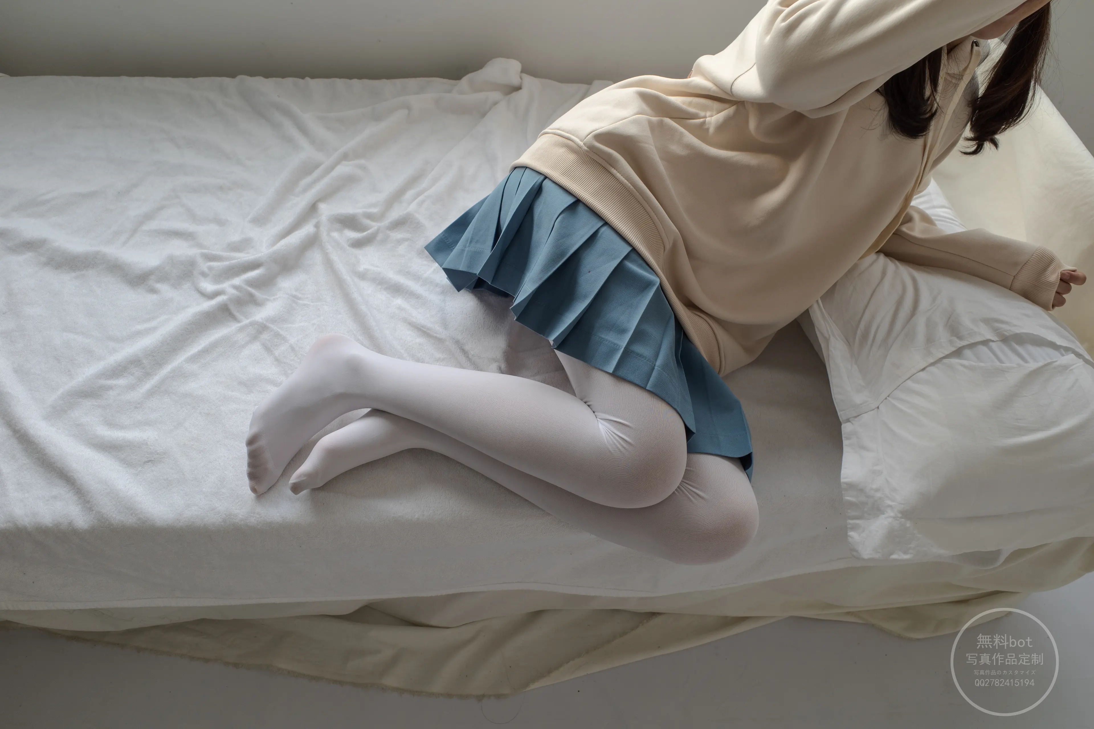 森萝财团 有料 小香 阴暗小房间里的白丝双马尾萝莉 [84P]