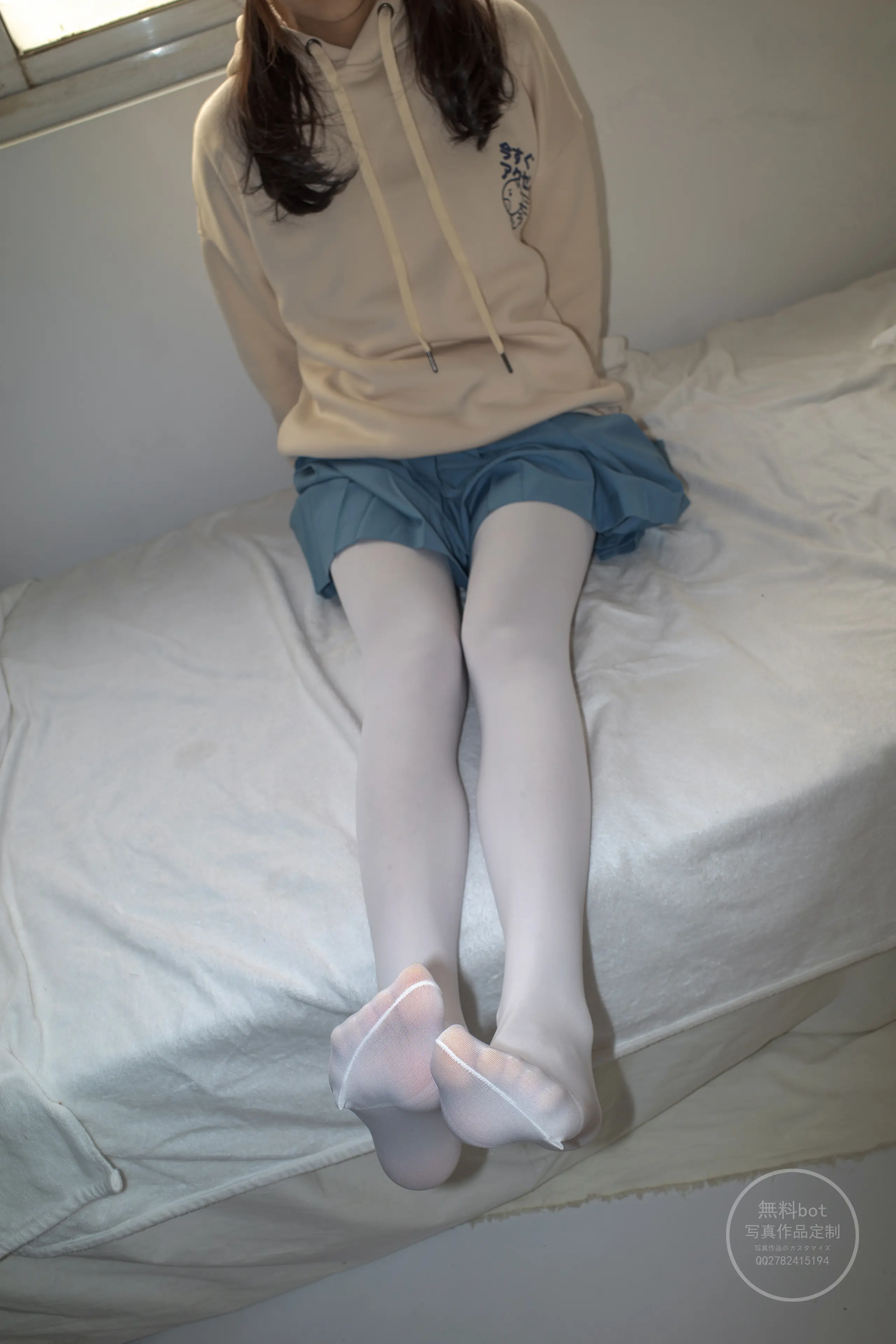 森萝财团 有料 小香 阴暗小房间里的白丝双马尾萝莉 [84P]