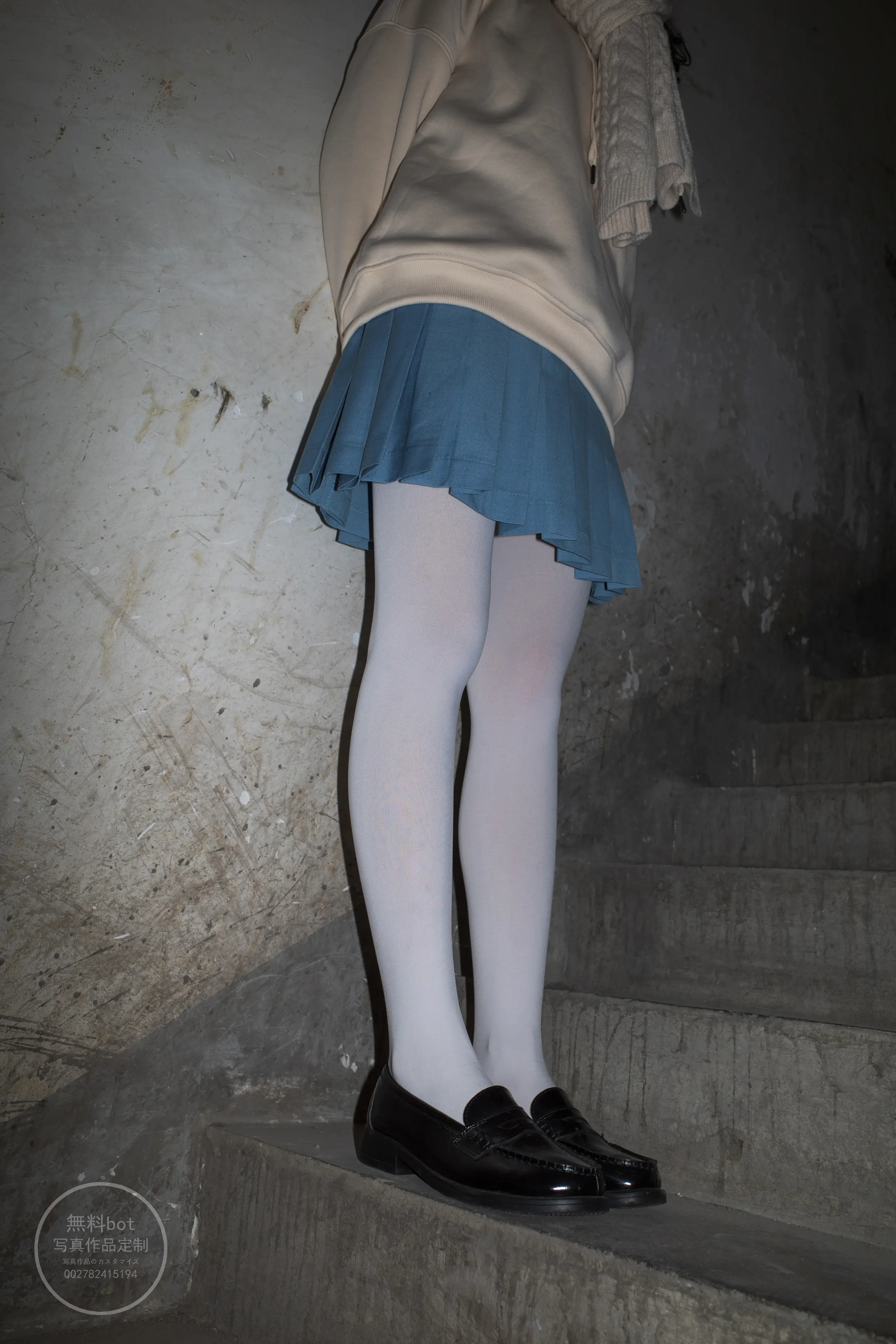 森萝财团 有料 小香 阴暗小房间里的白丝双马尾萝莉 [84P]