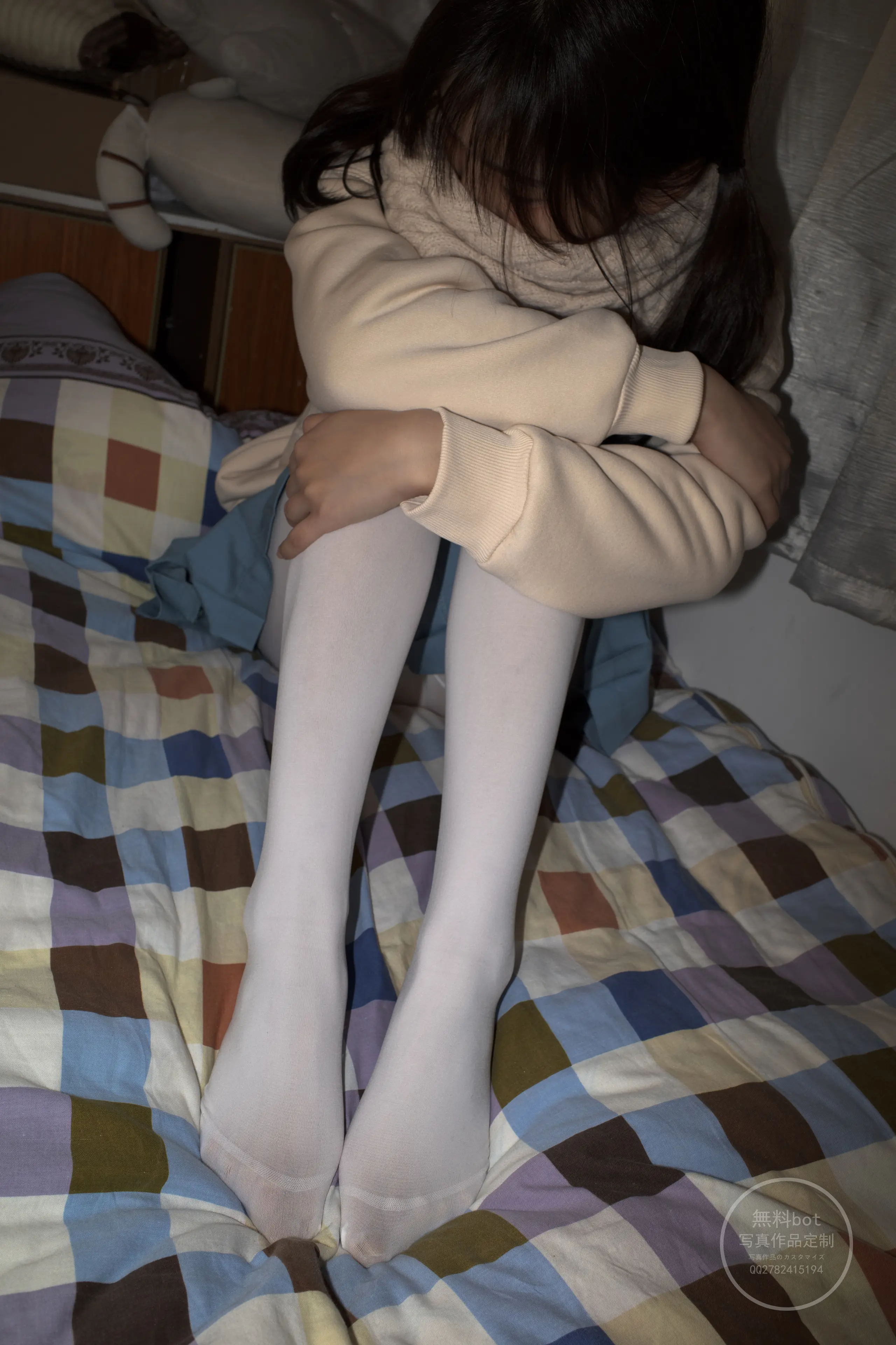 森萝财团 有料 小香 阴暗小房间里的白丝双马尾萝莉 [84P]