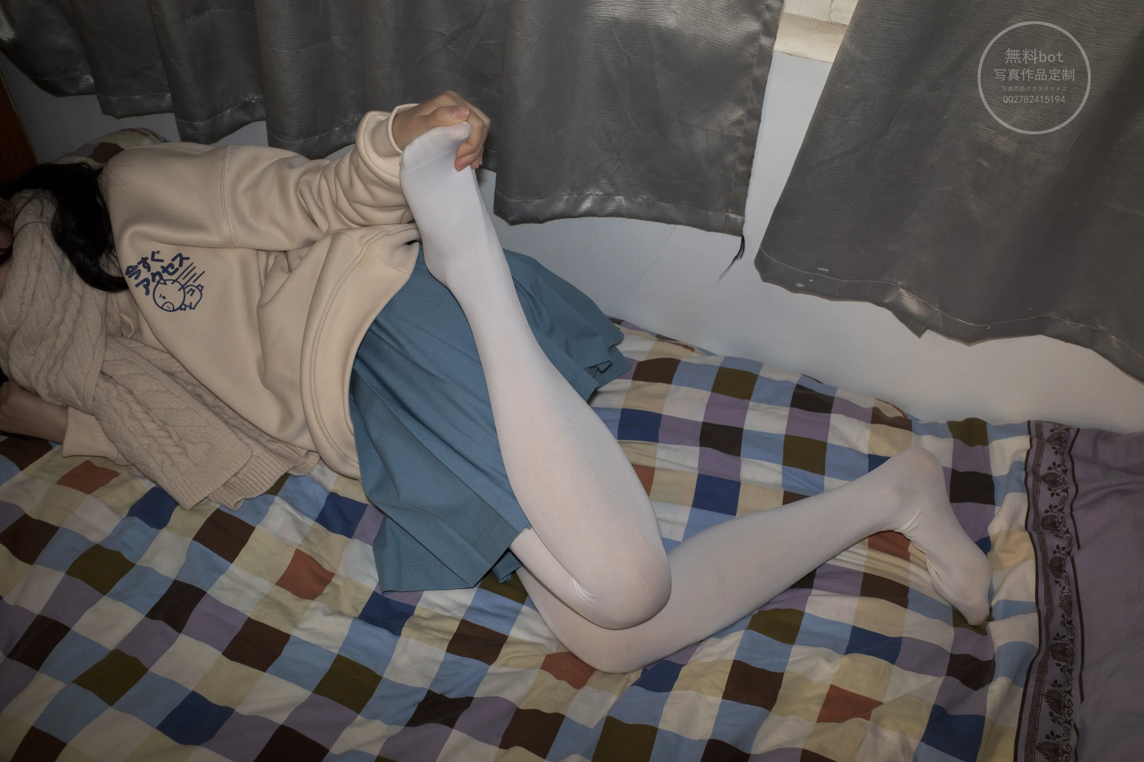 森萝财团 有料 小香 阴暗小房间里的白丝双马尾萝莉 [84P]