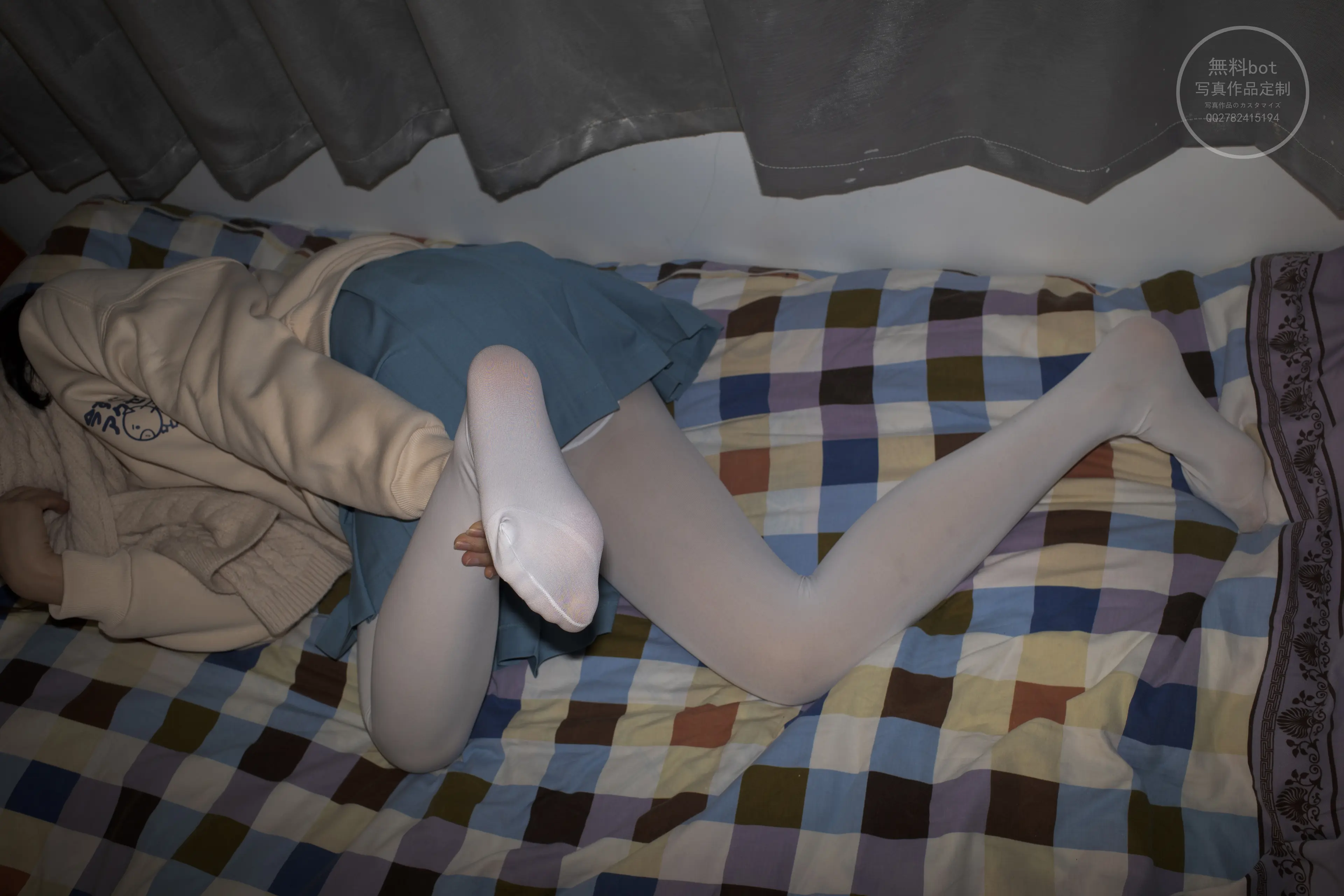 森萝财团 有料 小香 阴暗小房间里的白丝双马尾萝莉 [84P]