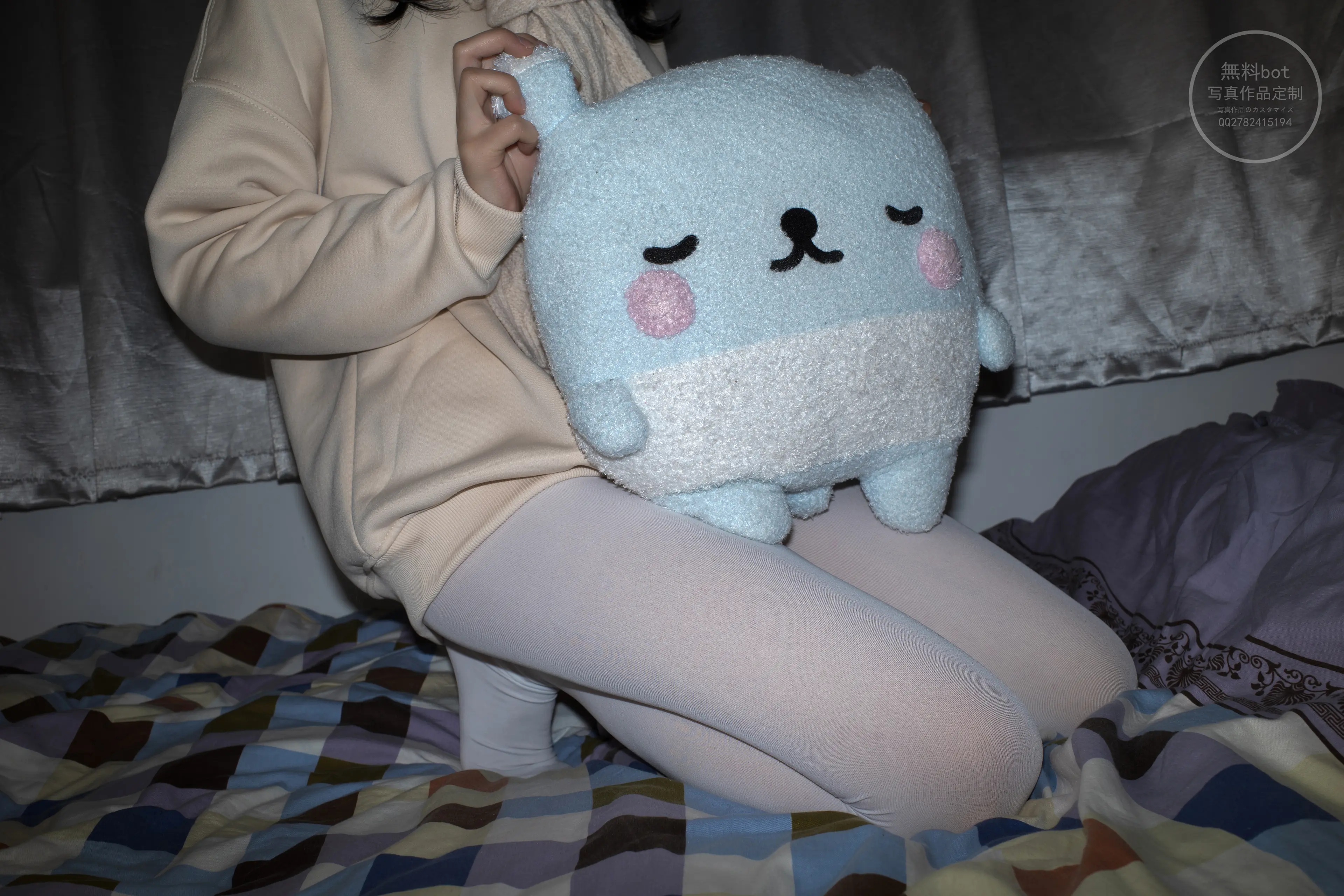 森萝财团 有料 小香 阴暗小房间里的白丝双马尾萝莉 [84P]