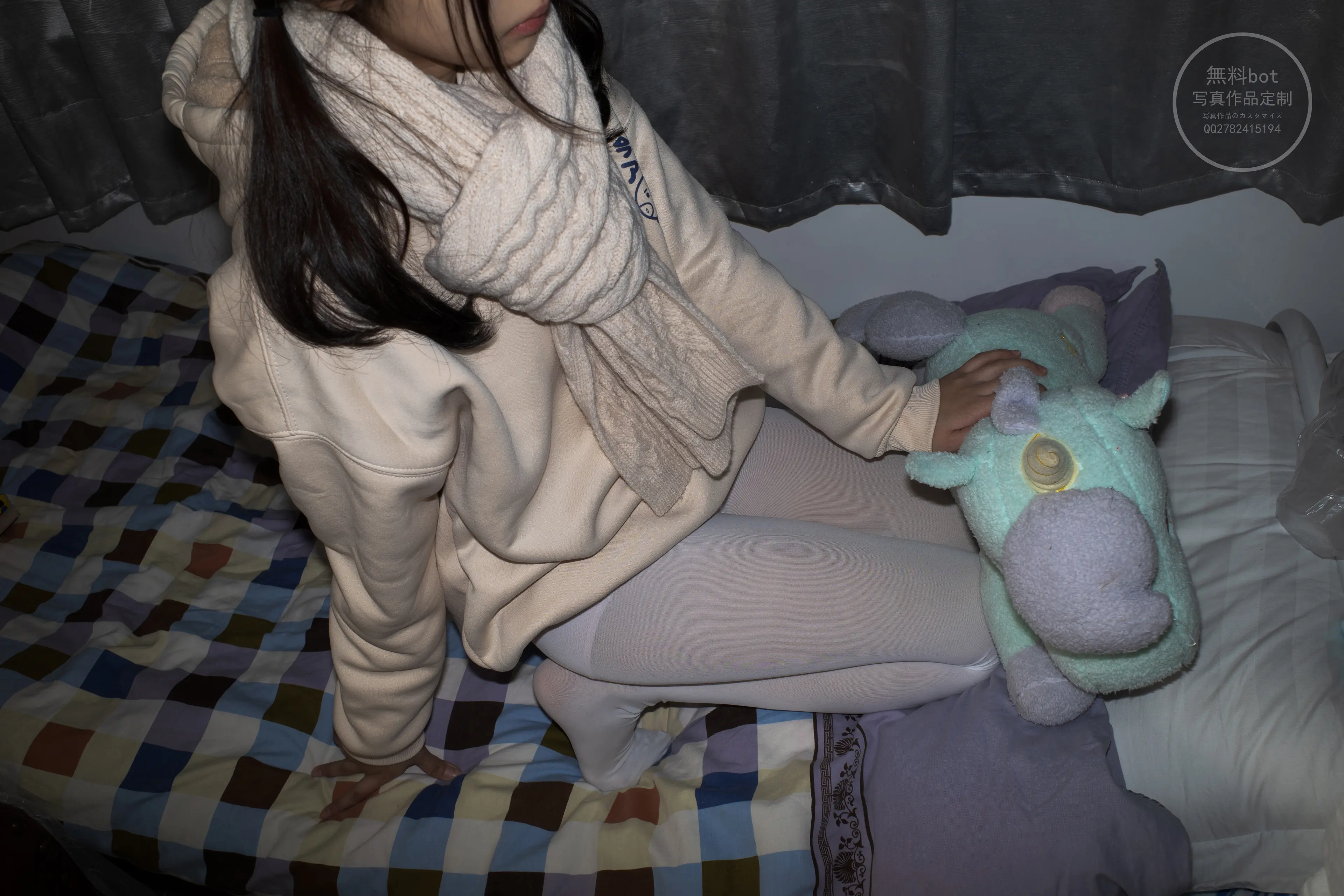 森萝财团 有料 小香 阴暗小房间里的白丝双马尾萝莉 [84P]