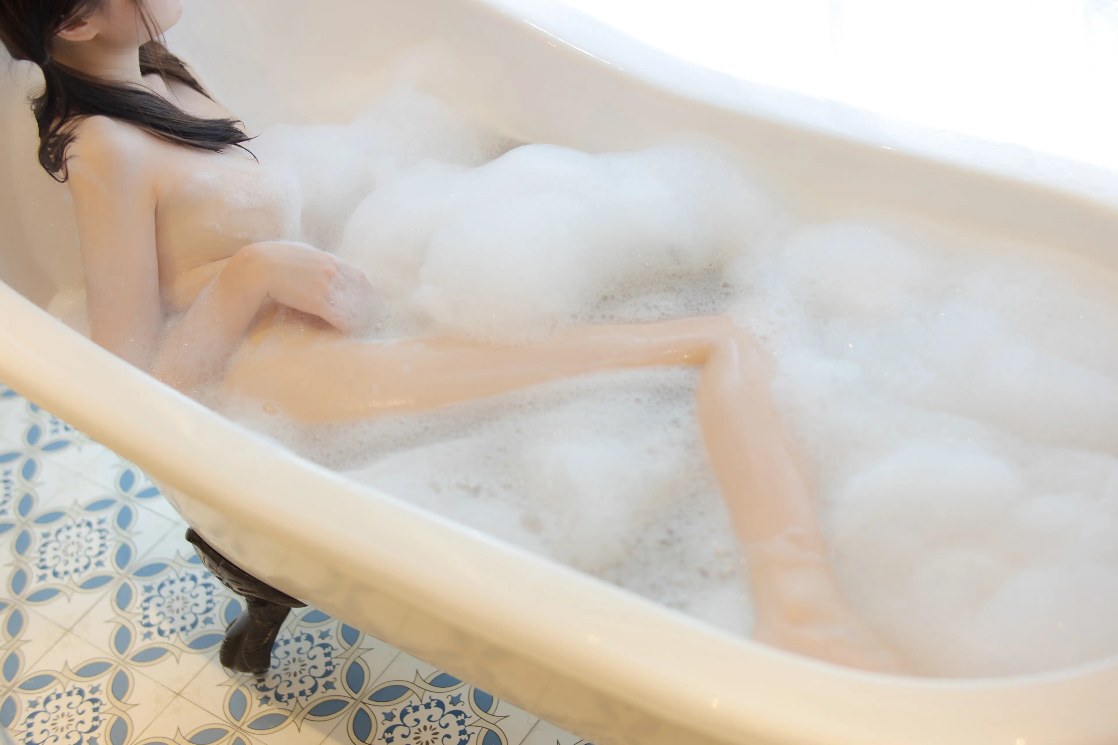 森萝财团 AIKA万元私定 浴缸少女 全裸泡泡浴 [158P]