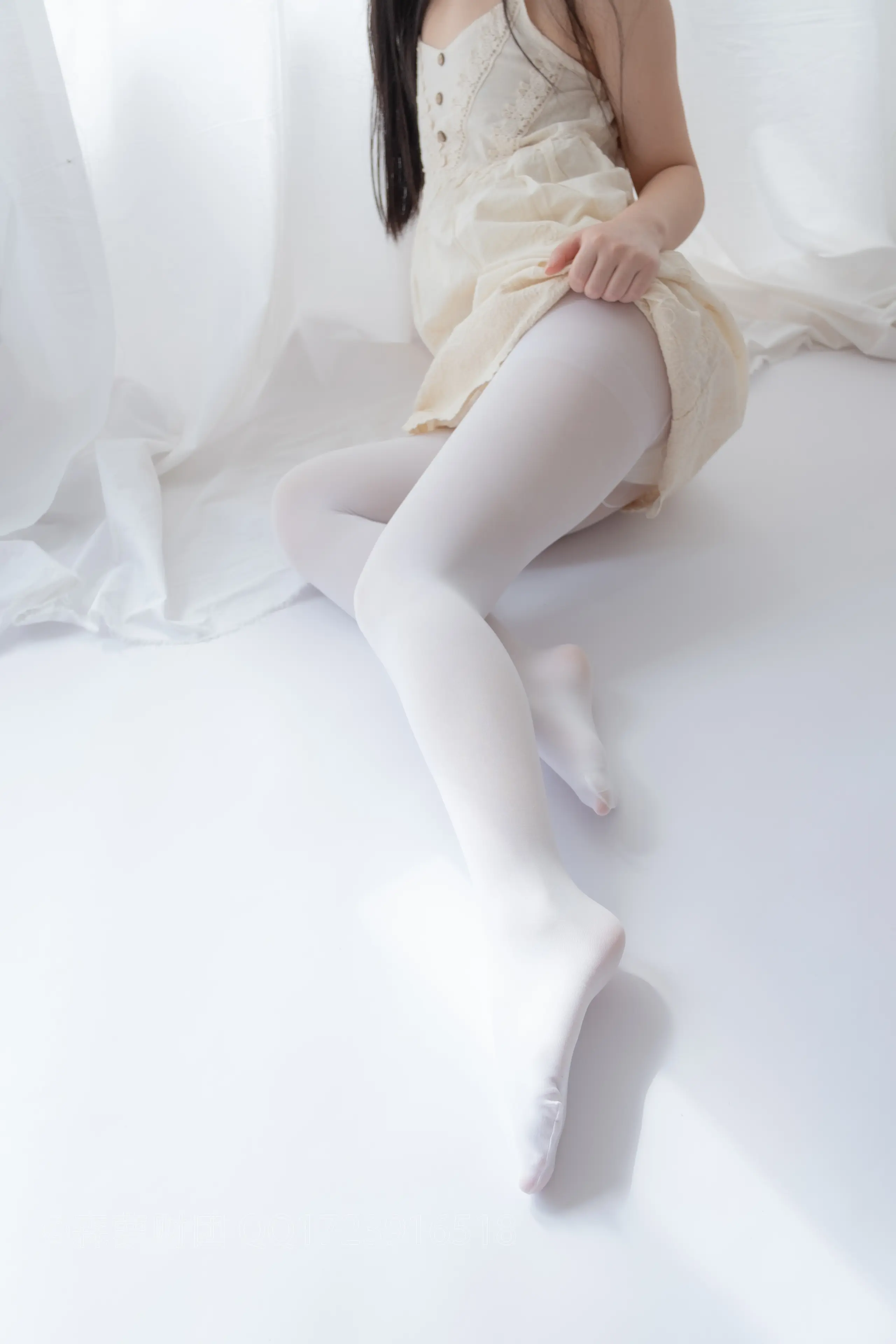 森萝财团 ALPHA 白丝女孩玩美足 [90P]