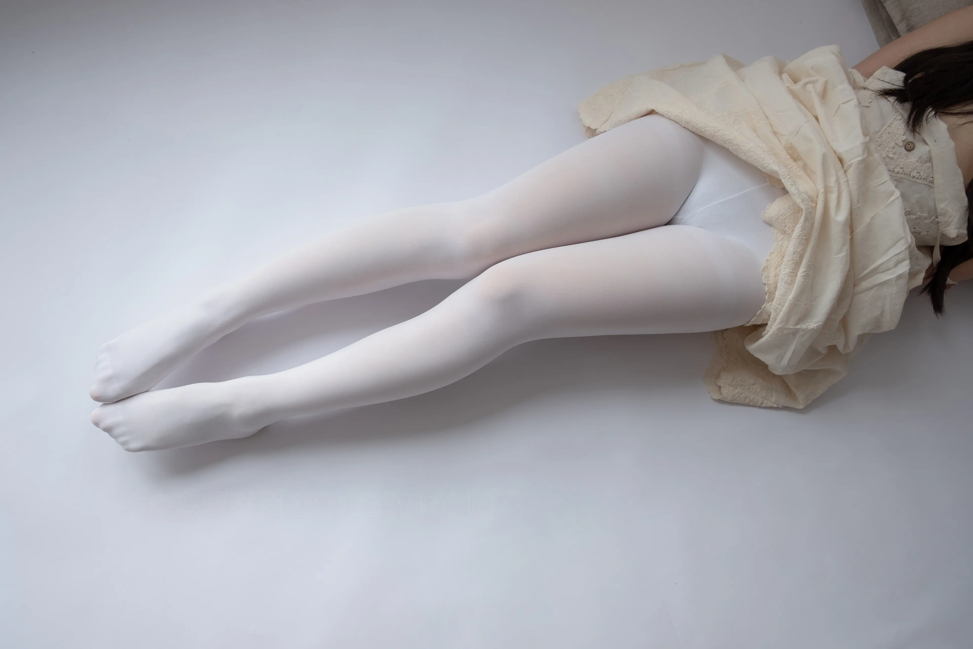 森萝财团 ALPHA 白丝女孩玩美足 [90P]