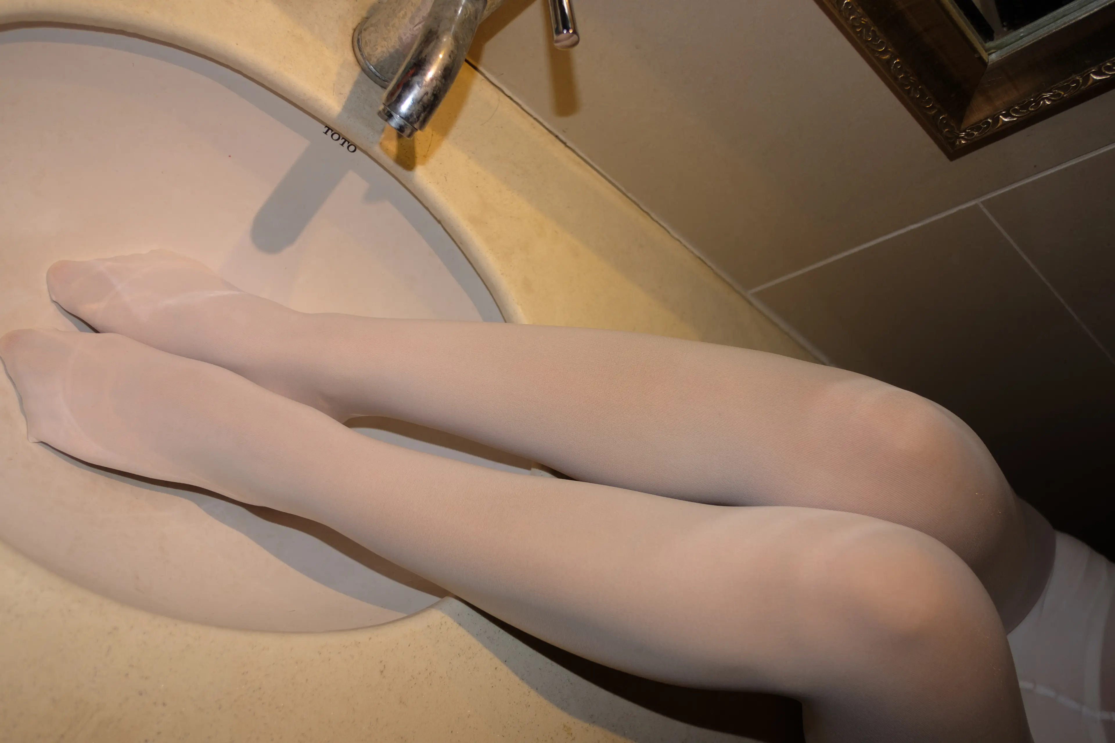 森萝财团 ALPHA 酒店粉红女孩SM白丝 [102P]