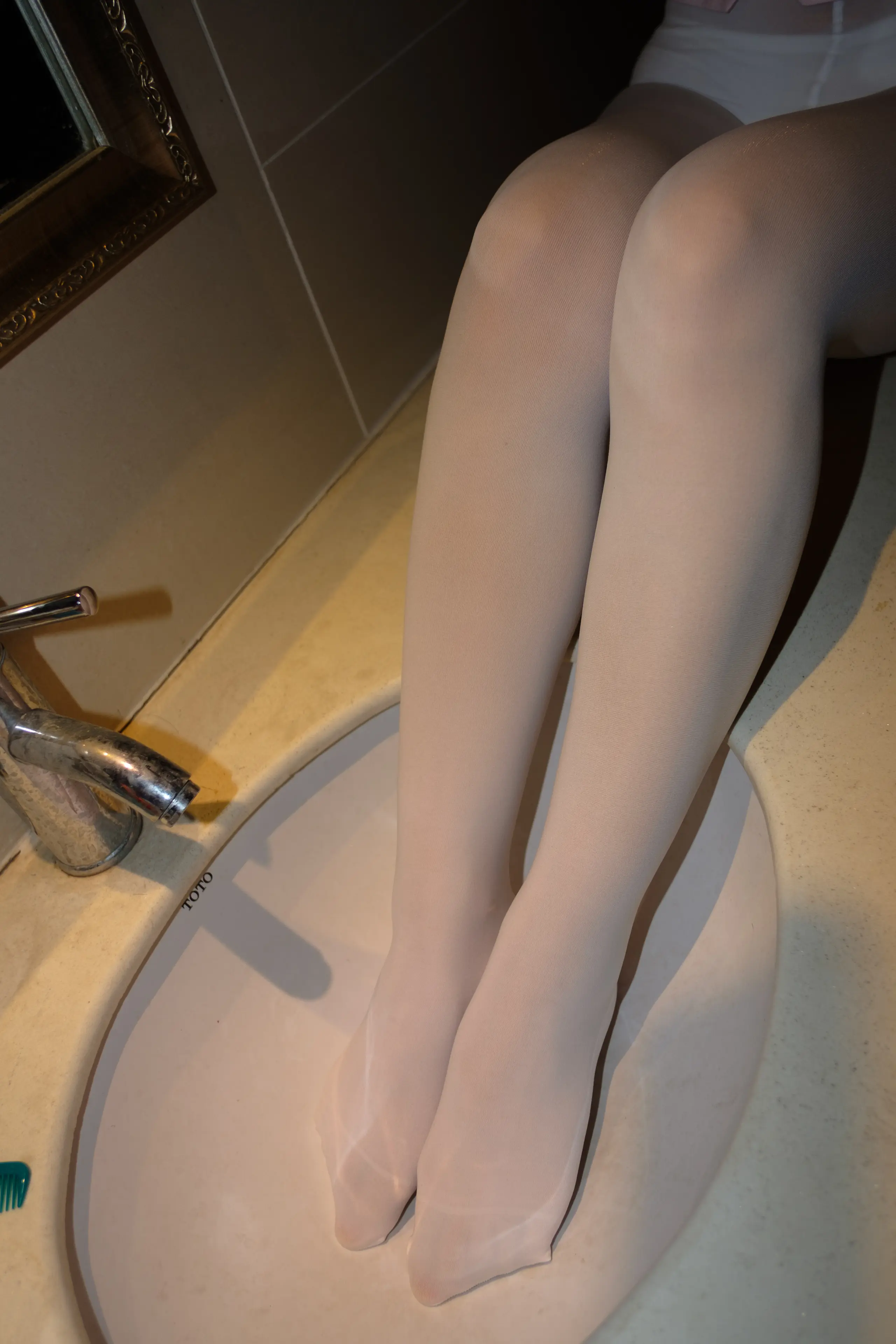 森萝财团 ALPHA 酒店粉红女孩SM白丝 [102P]