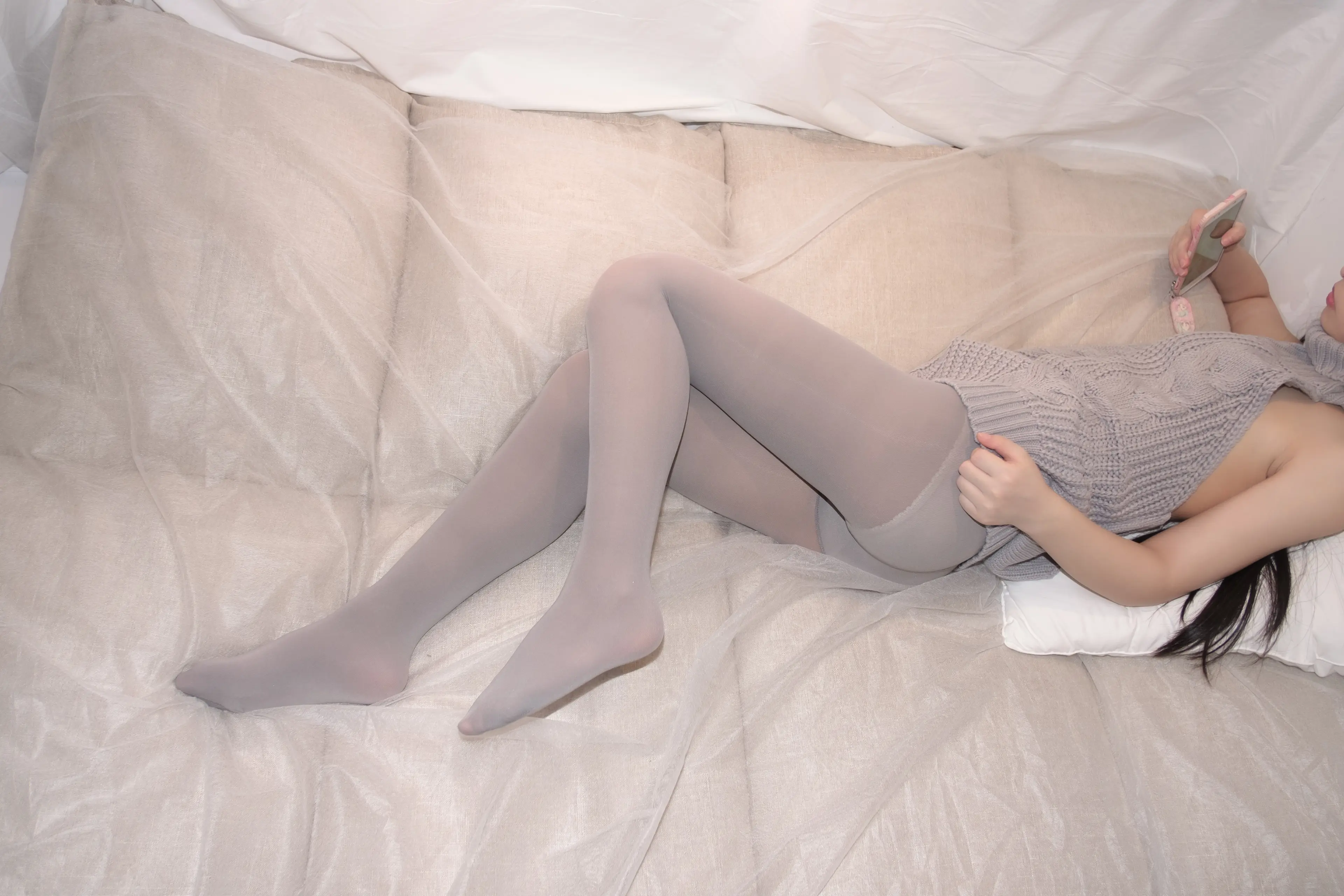 森萝财团 ALPHA 露背毛衣少女的丝秀 [98P]