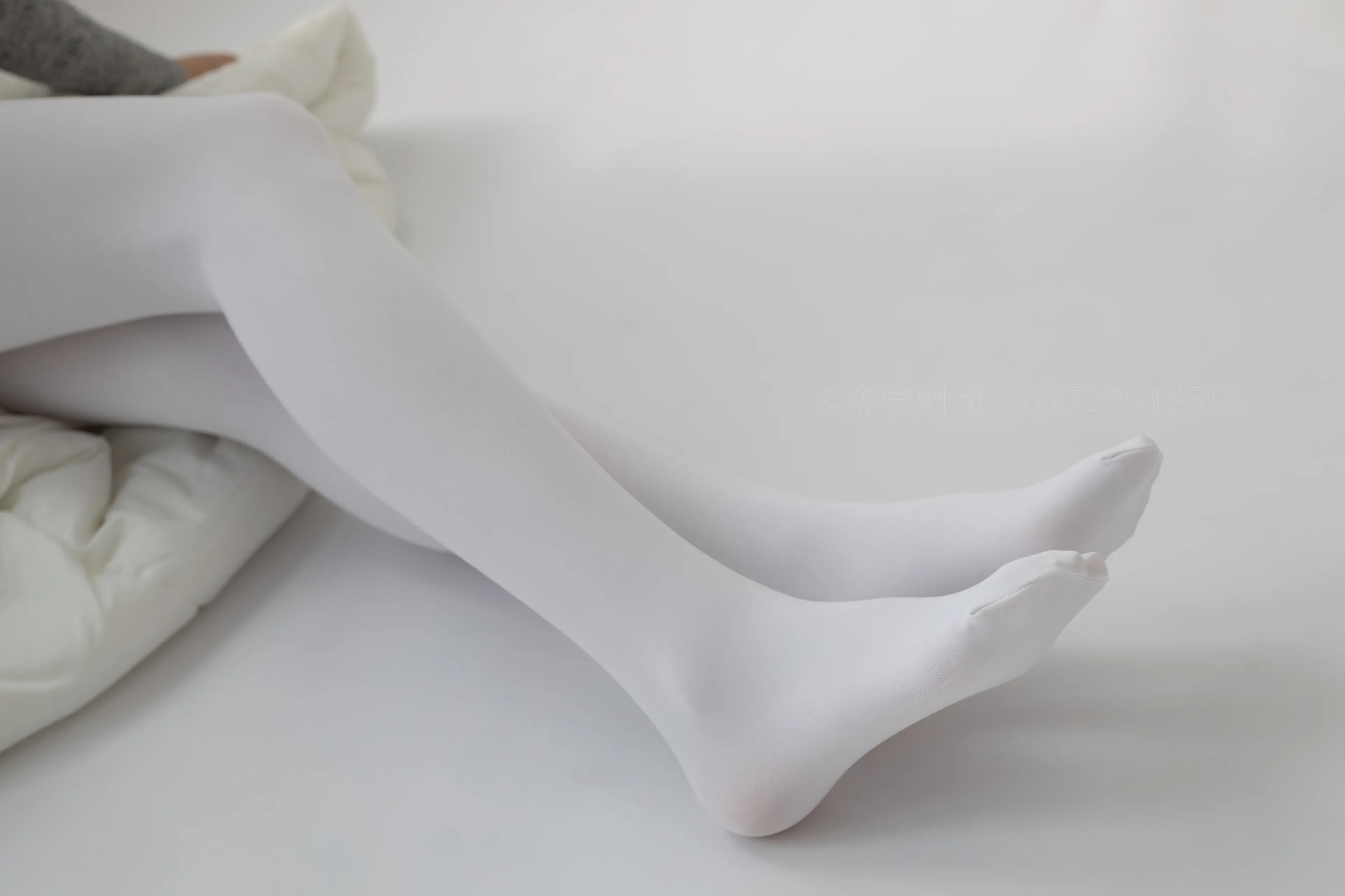 森萝财团 ALPHA 青涩性感 [141P]