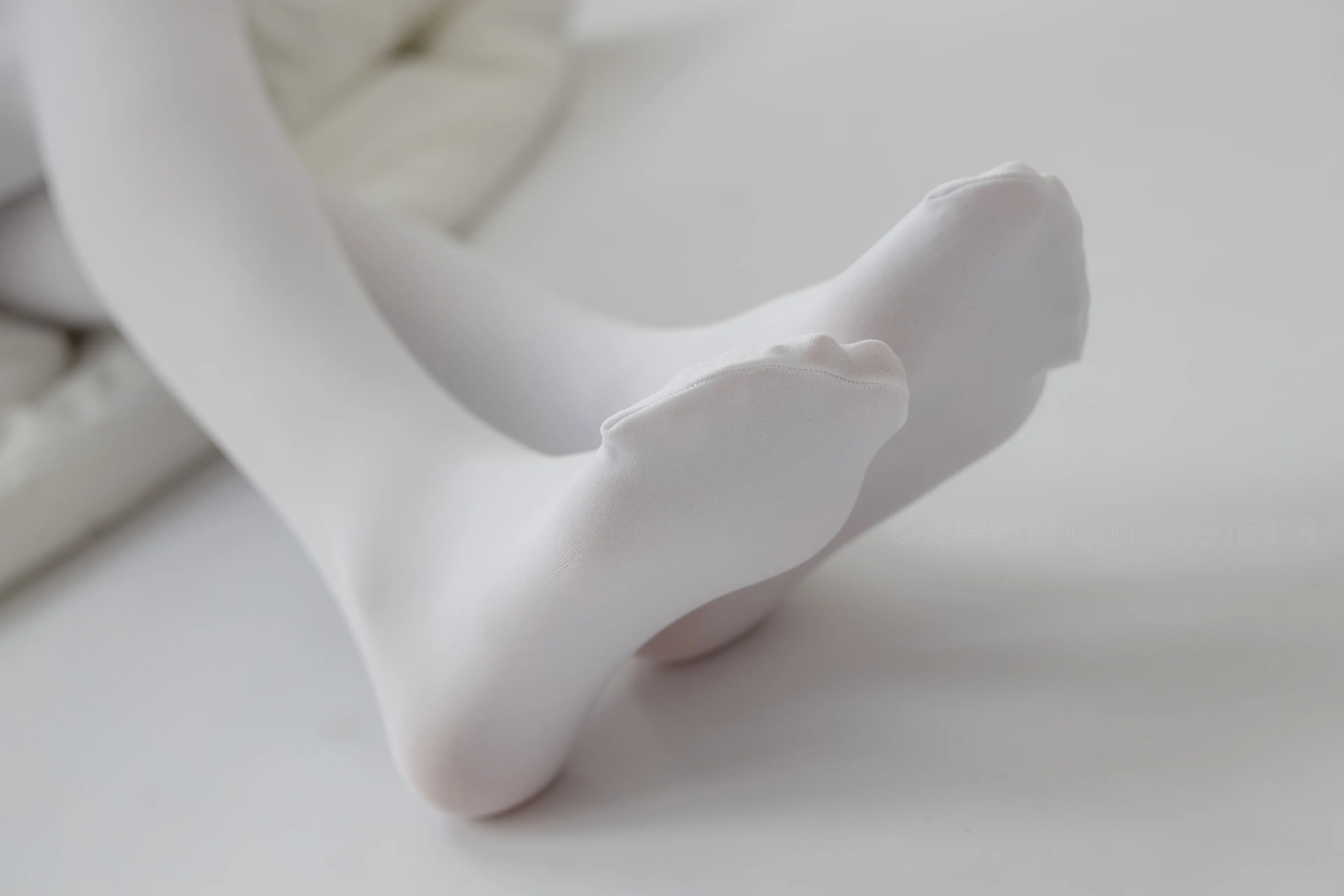 森萝财团 ALPHA 青涩性感 [141P]