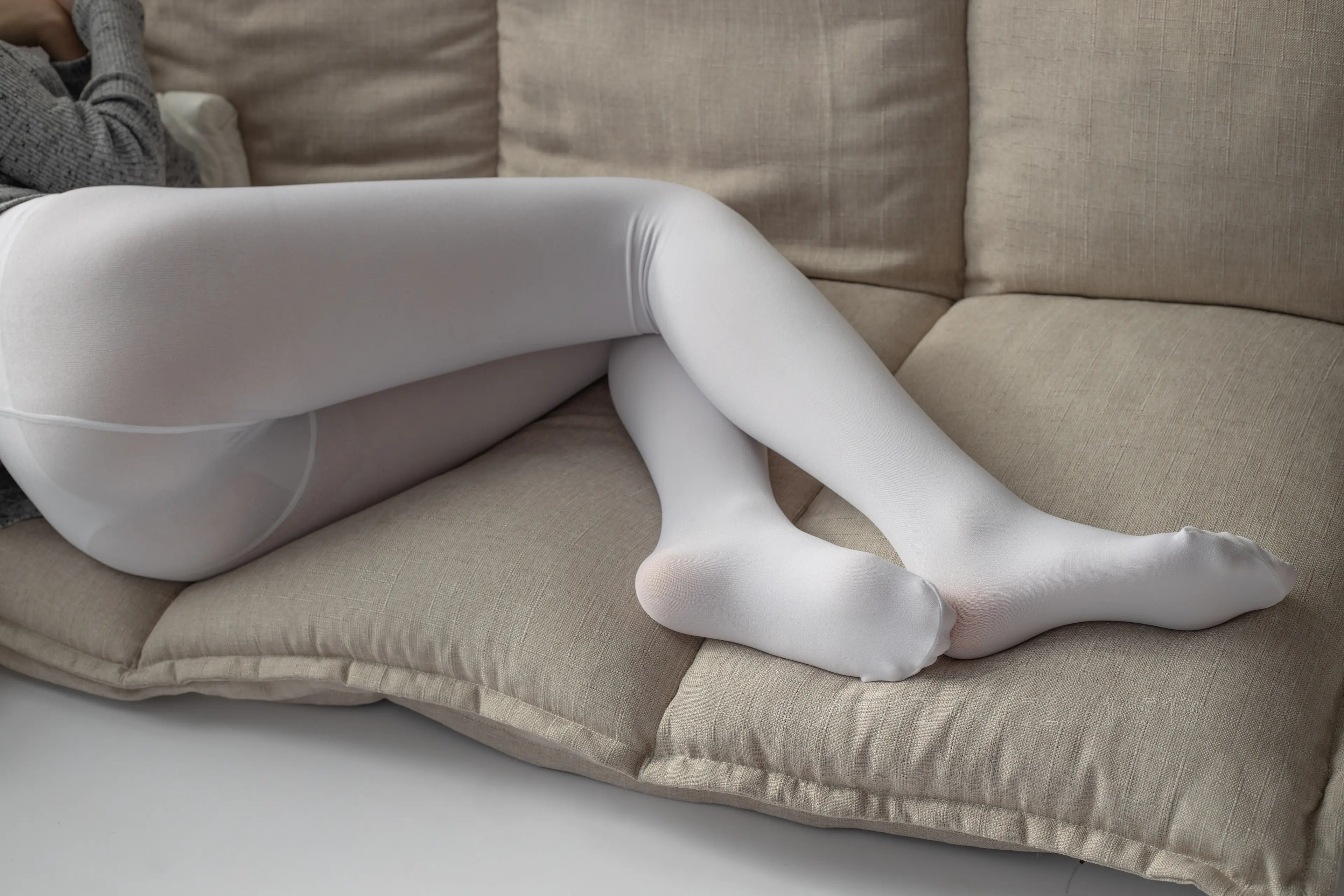 森萝财团 ALPHA 青涩性感 [141P]