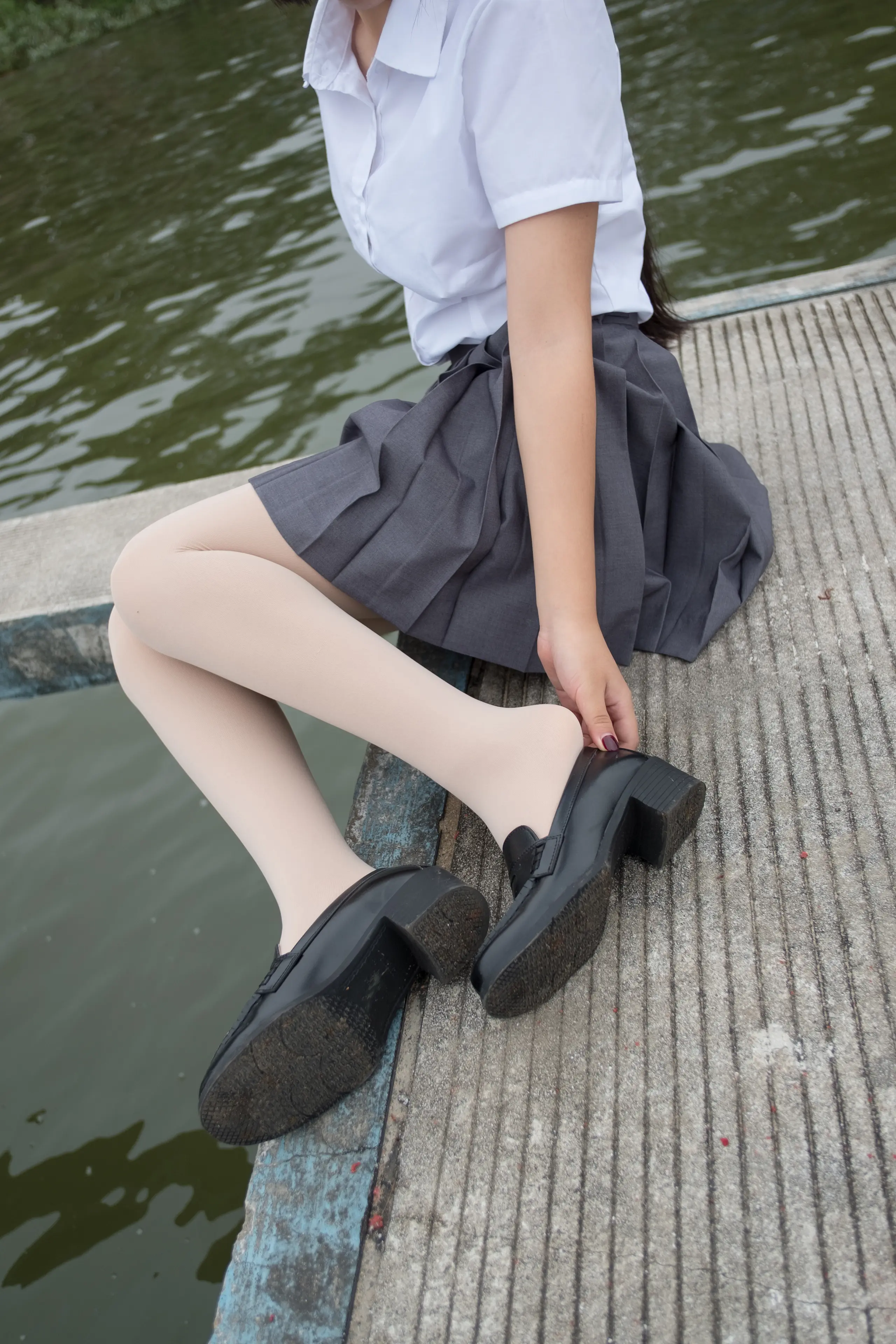 森萝财团 BETA 女生的白衬衣 [75P]