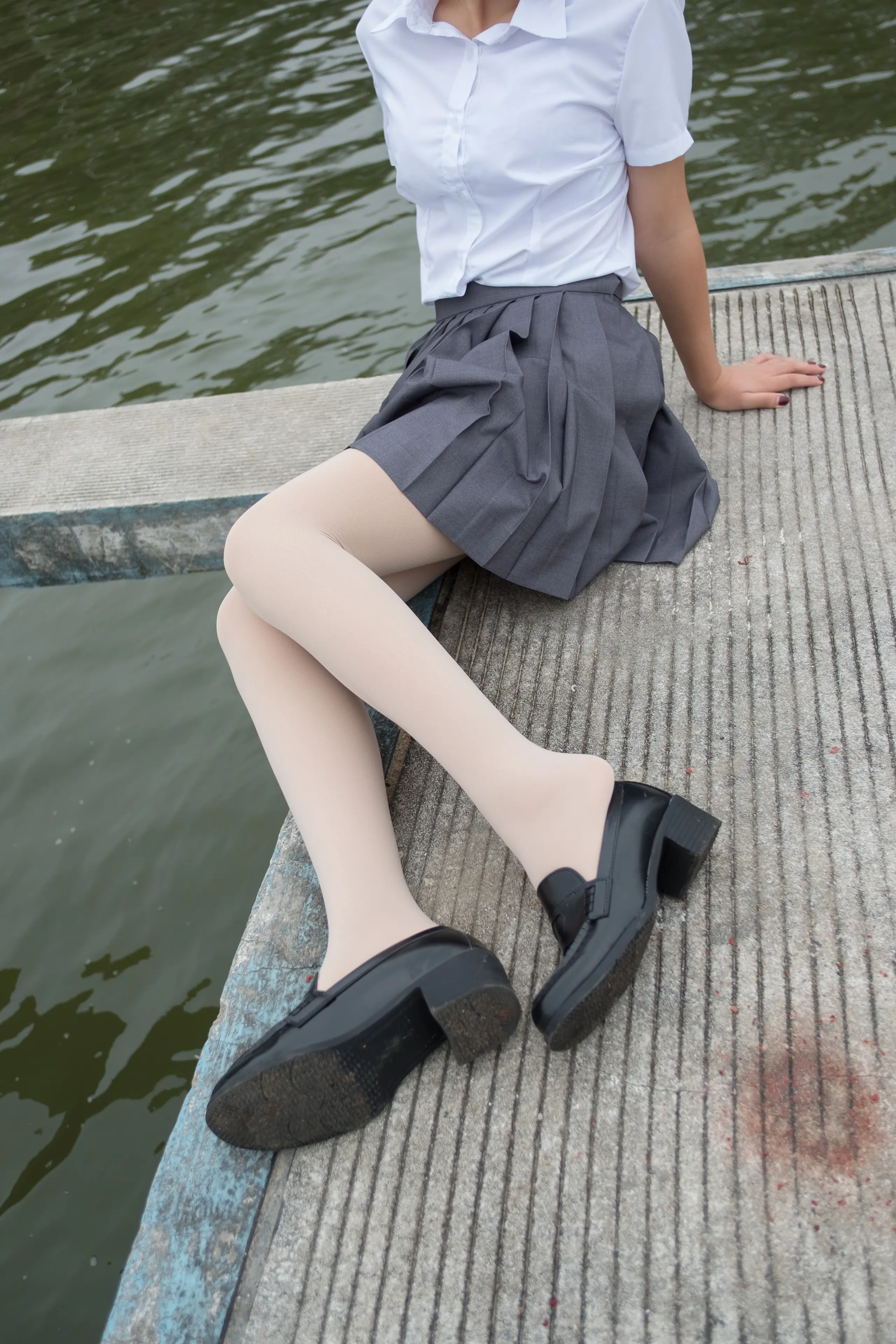 森萝财团 BETA 女生的白衬衣 [75P]