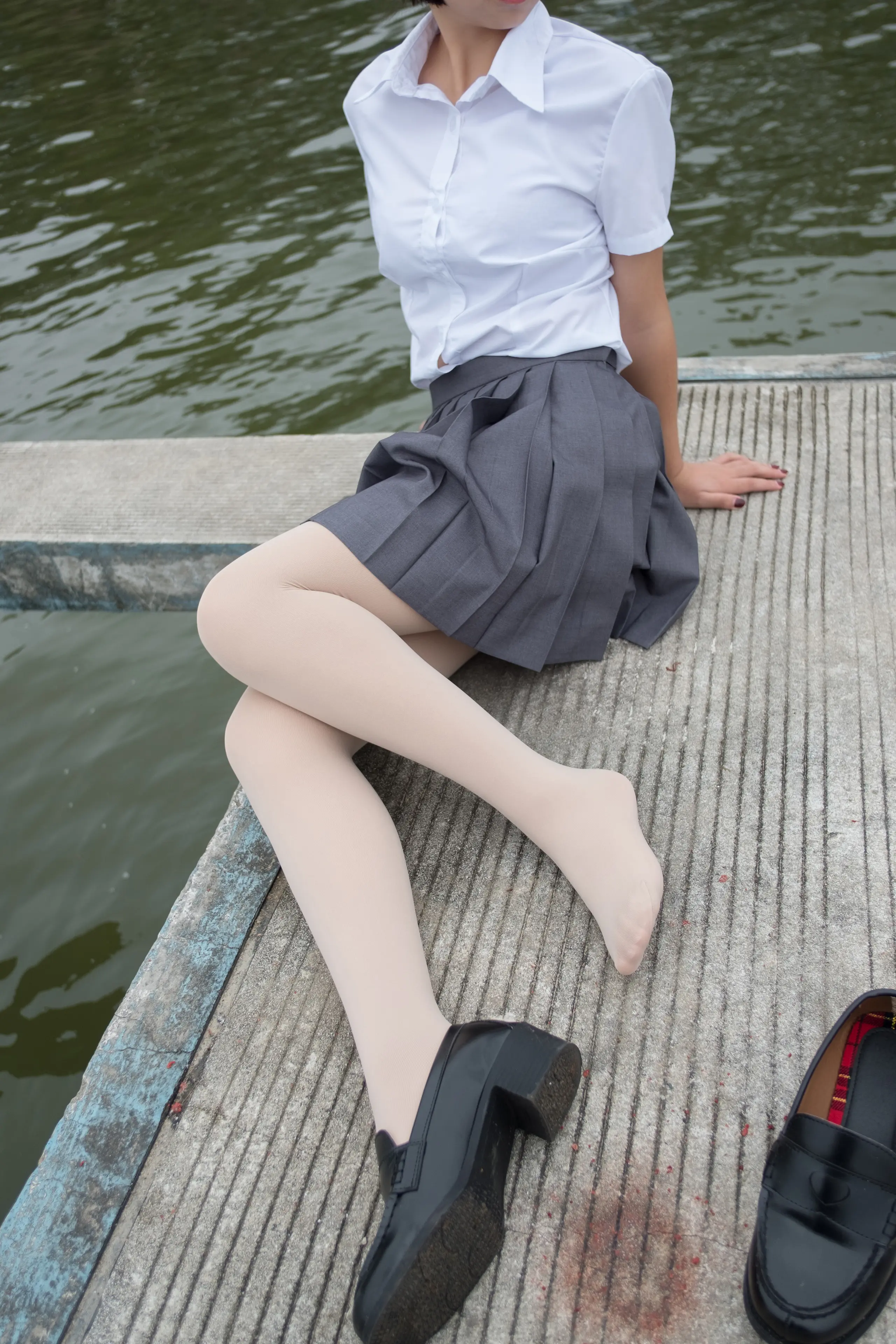 森萝财团 BETA 女生的白衬衣 [75P]