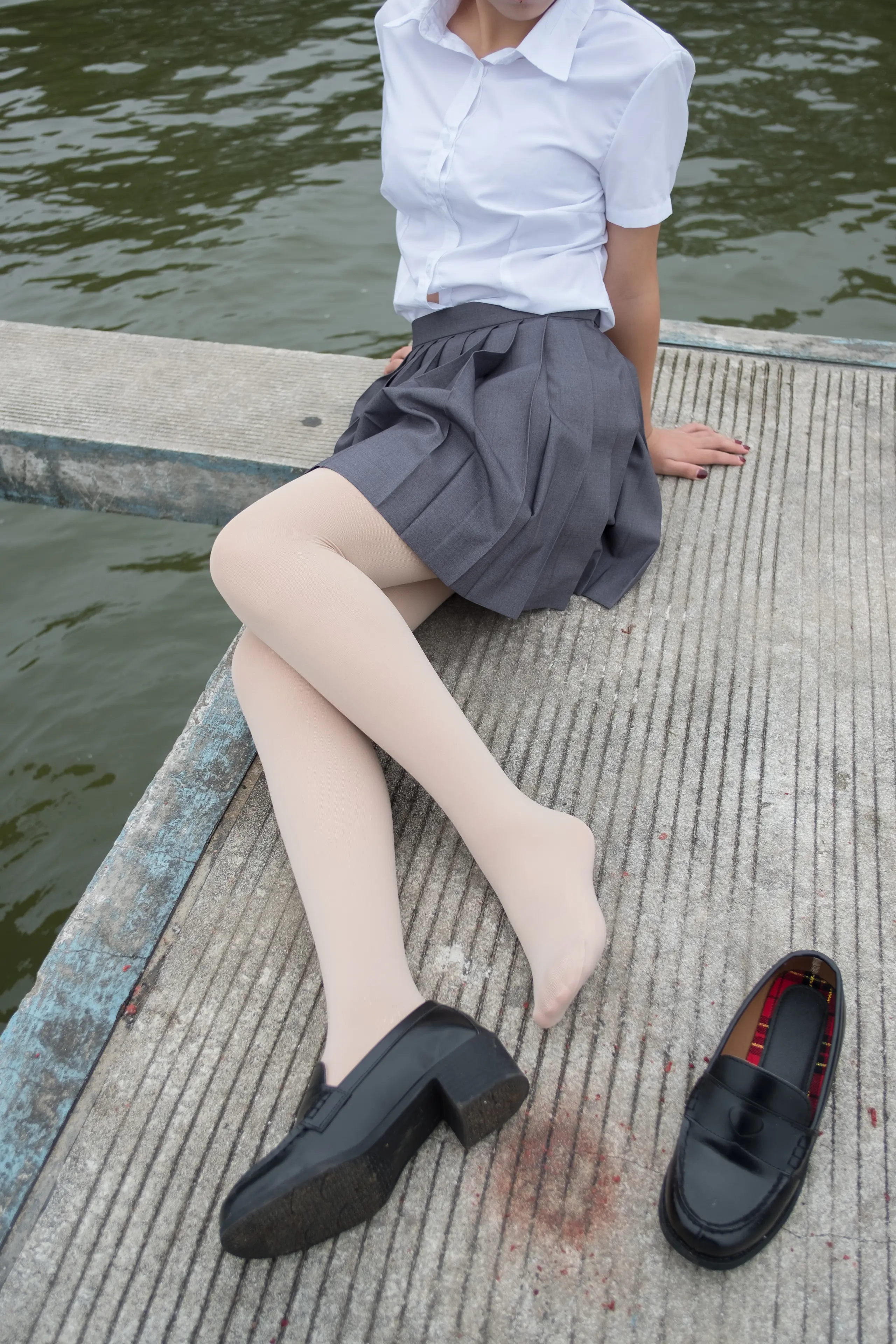 森萝财团 BETA 女生的白衬衣 [75P]