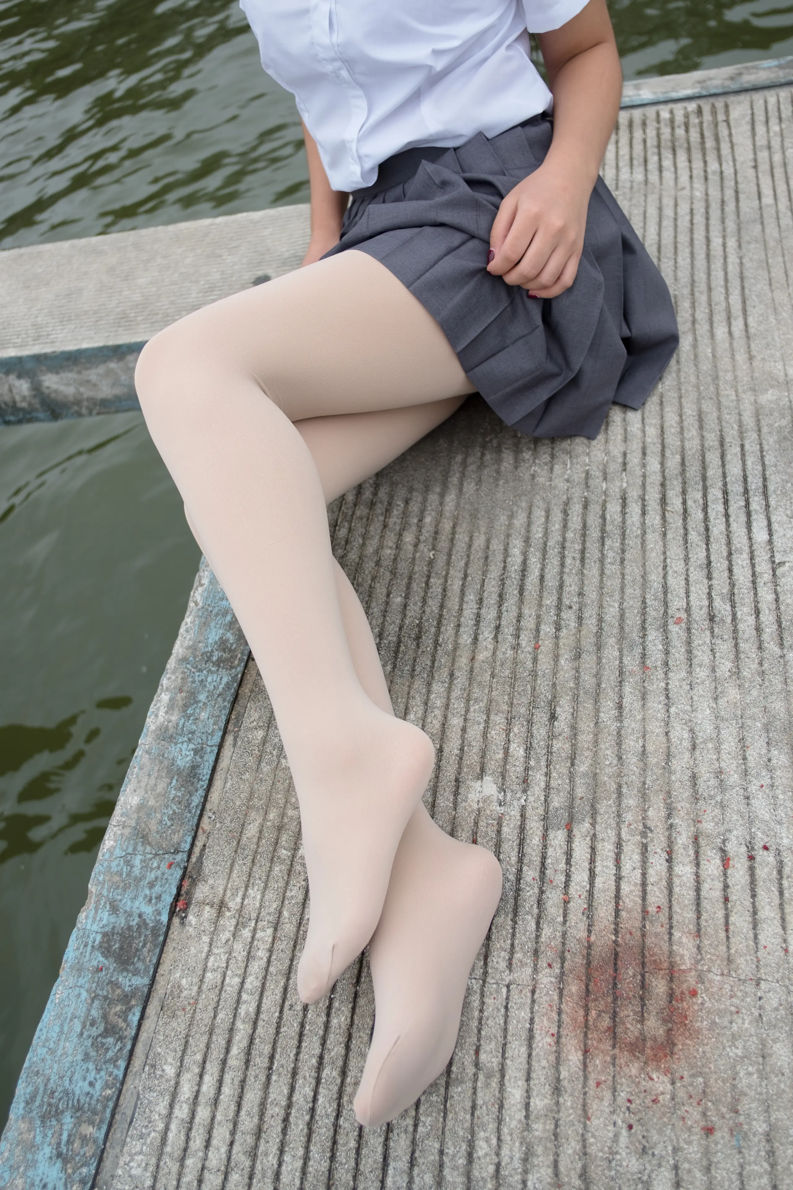 森萝财团 BETA 女生的白衬衣 [75P]