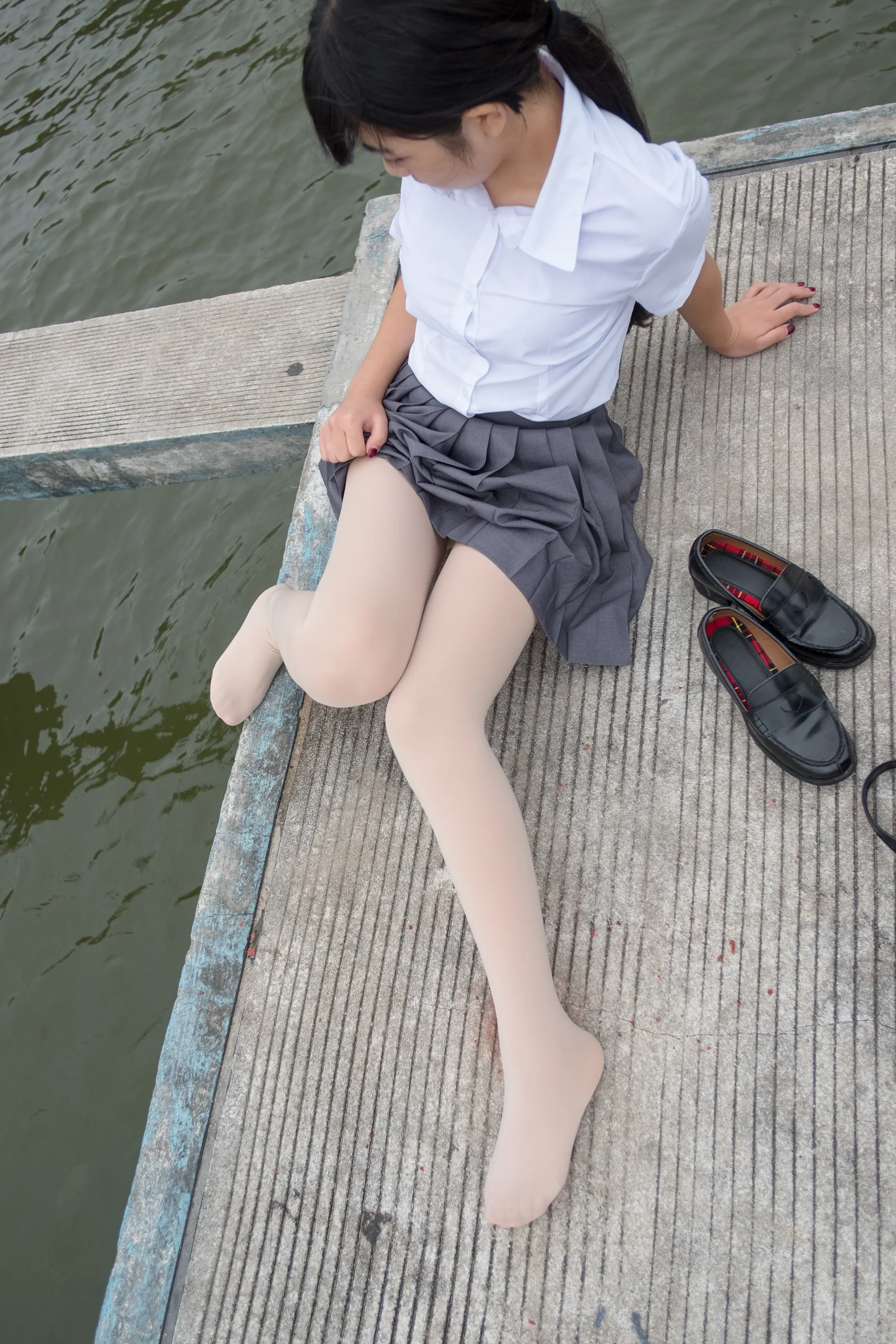 森萝财团 BETA 女生的白衬衣 [75P]