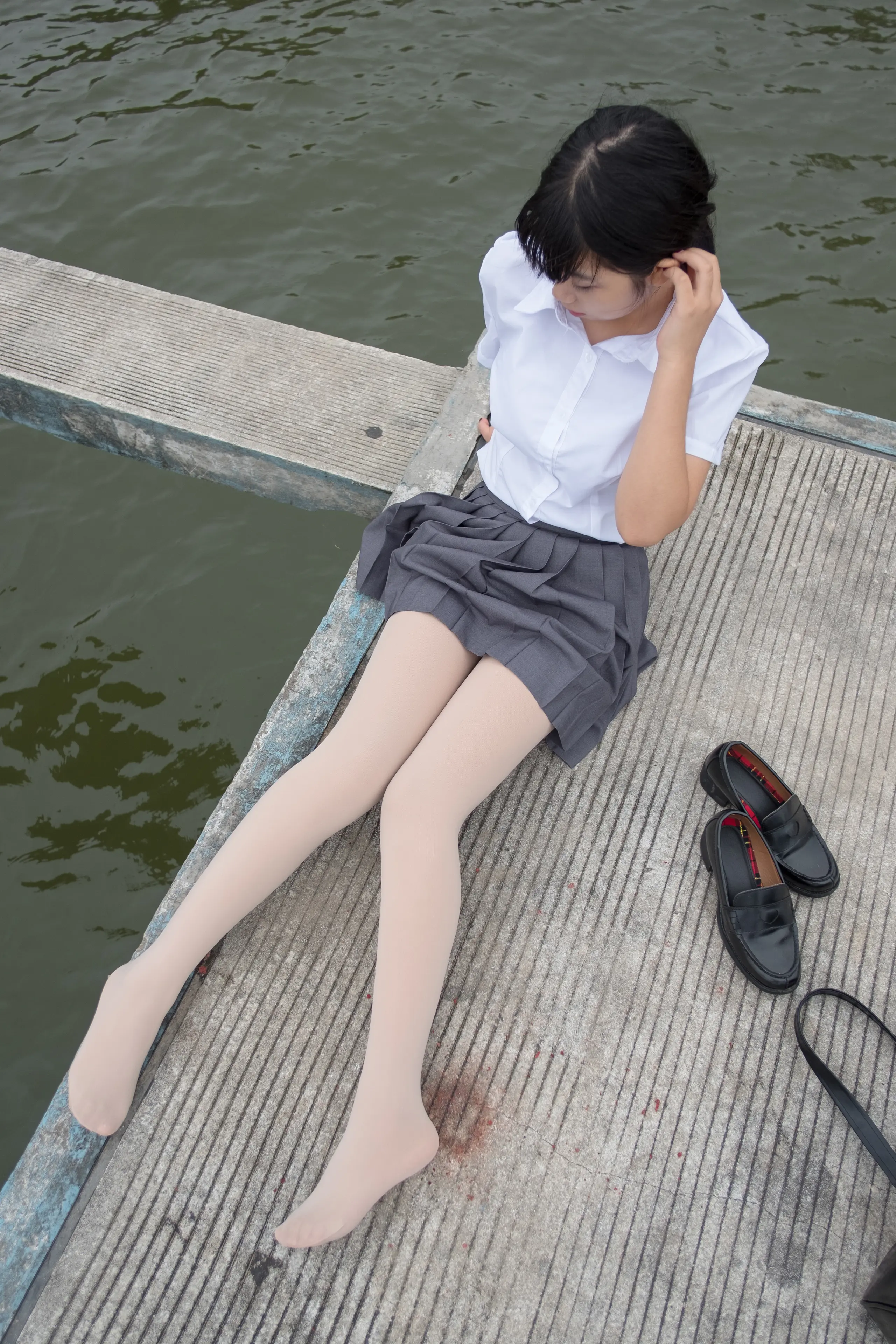 森萝财团 BETA 女生的白衬衣 [75P]