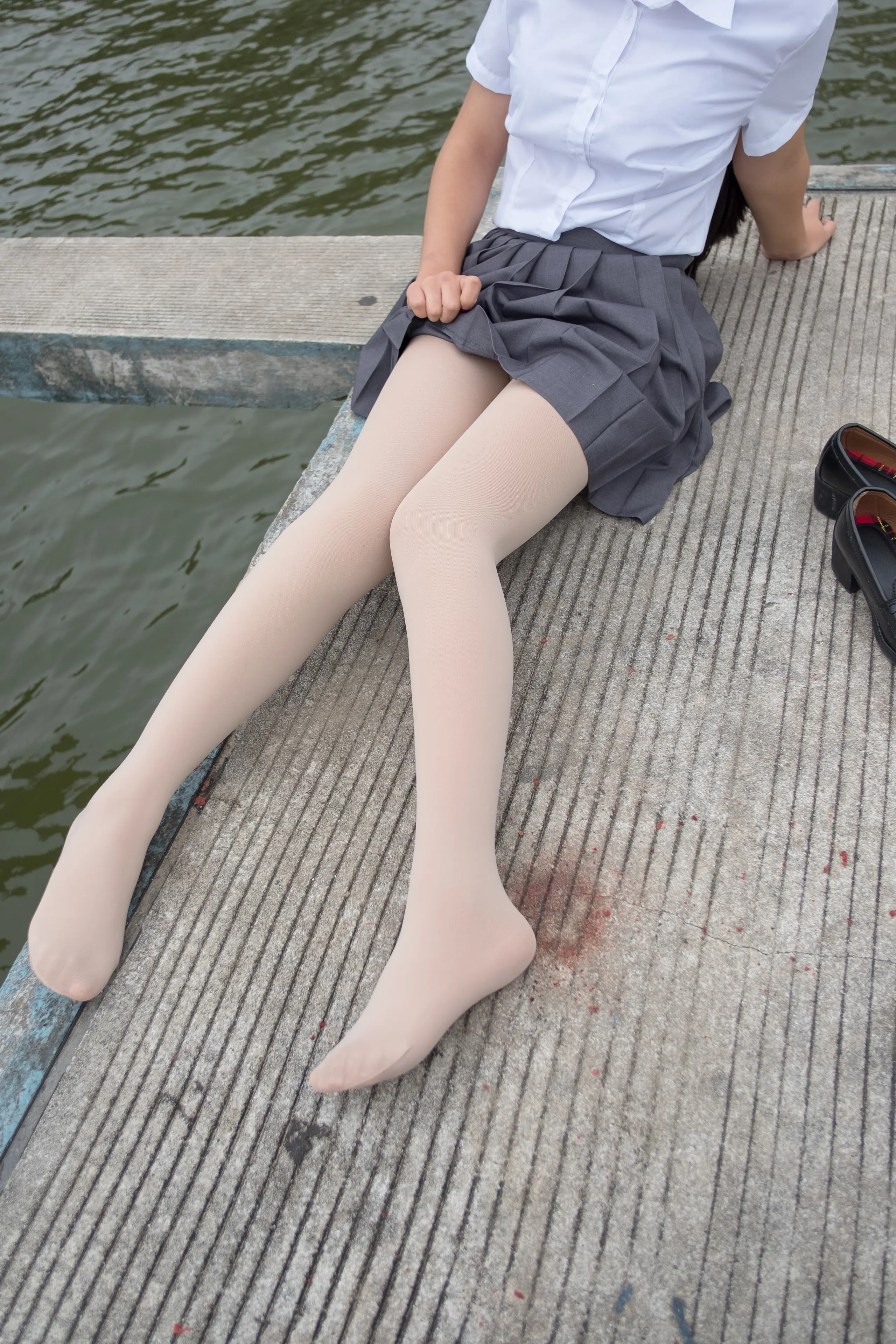 森萝财团 BETA 女生的白衬衣 [75P]