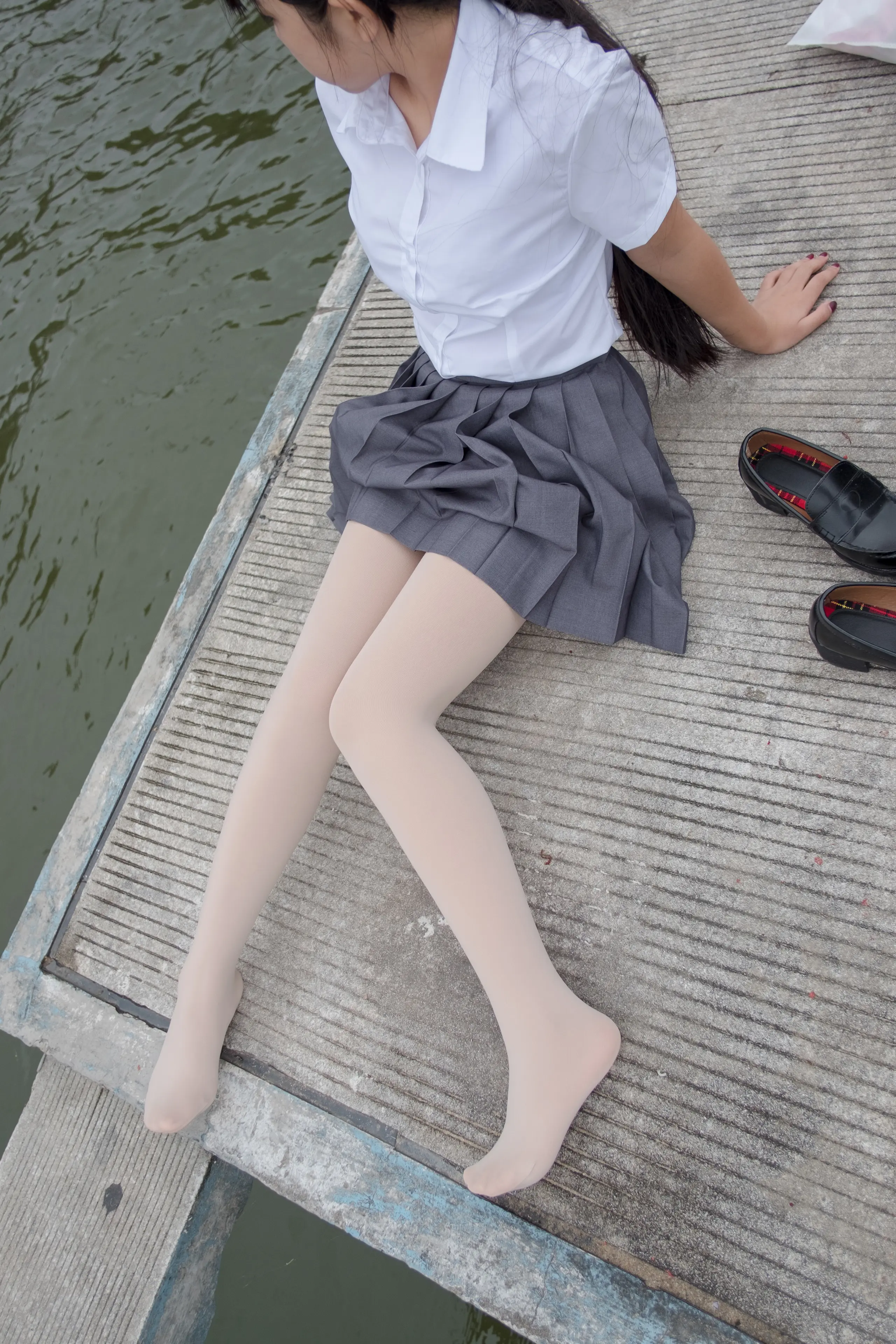 森萝财团 BETA 女生的白衬衣 [75P]