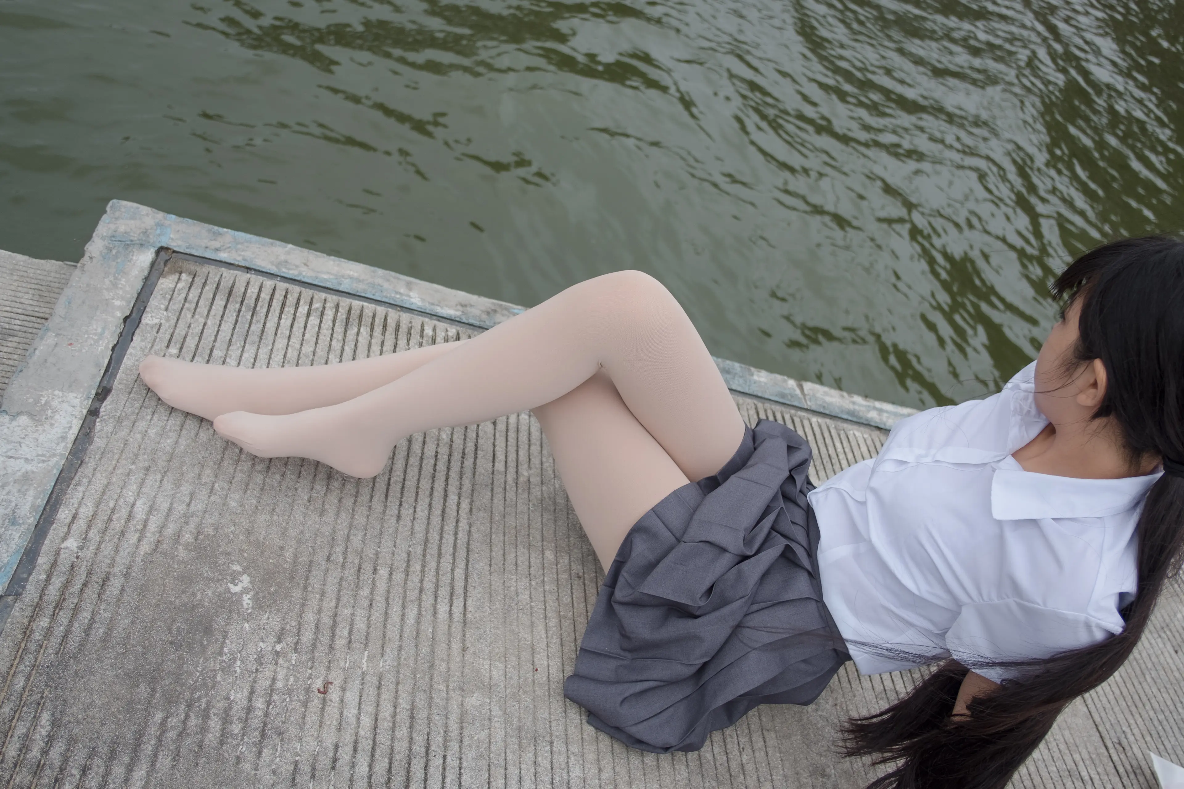 森萝财团 BETA 女生的白衬衣 [75P]