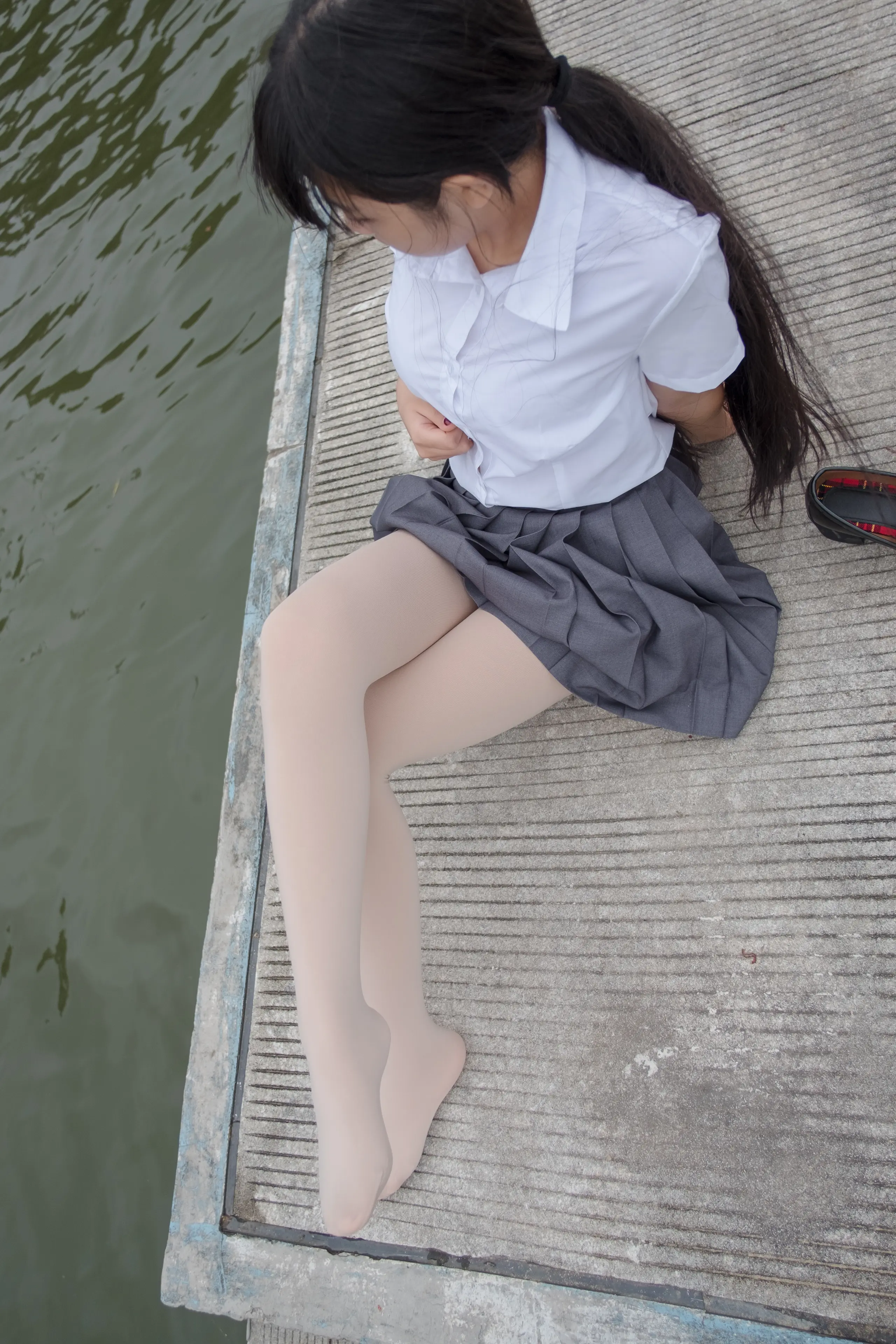 森萝财团 BETA 女生的白衬衣 [75P]